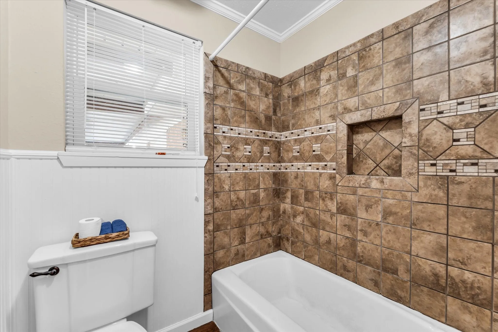 Single Family Residence For Sale in Mc Lennan County , 206 Randy Drive, Woodway, Texas 76712, 3 Bedroom, 2 Bathroom, 1 Garage spaces, 1,662 Sqft, built in 1980, mls#21362611, Real Estate Agent in Woodway, Homes For Sale in Mc Lennan county, Homes For Sale in Woodway, Realtor in Woodway Texas, Real Estate Brokerage Independent Realty Texas, Luminita Cordes Realtor