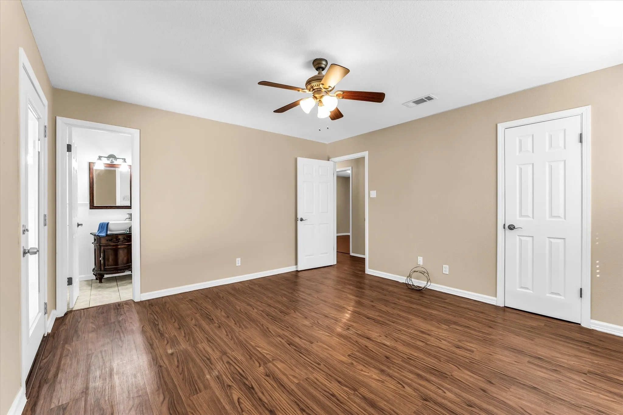 Single Family Residence For Sale in Mc Lennan County , 206 Randy Drive, Woodway, Texas 76712, 3 Bedroom, 2 Bathroom, 1 Garage spaces, 1,662 Sqft, built in 1980, mls#21362611, Real Estate Agent in Woodway, Homes For Sale in Mc Lennan county, Homes For Sale in Woodway, Realtor in Woodway Texas, Real Estate Brokerage Independent Realty Texas, Luminita Cordes Realtor
