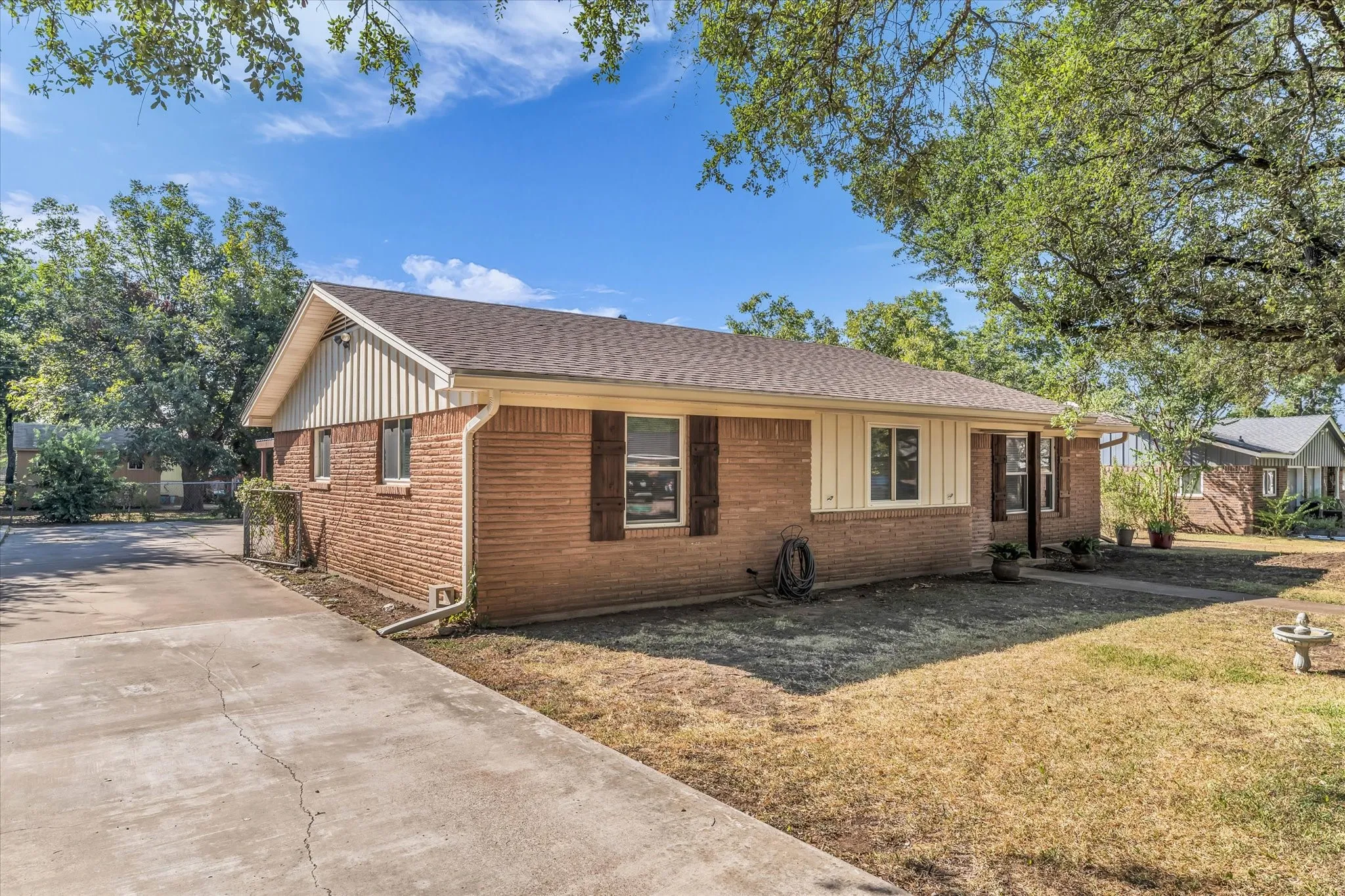 Single Family Residence For Sale in Mc Lennan County , 206 Randy Drive, Woodway, Texas 76712, 3 Bedroom, 2 Bathroom, 1 Garage spaces, 1,662 Sqft, built in 1980, mls#21362611, Real Estate Agent in Woodway, Homes For Sale in Mc Lennan county, Homes For Sale in Woodway, Realtor in Woodway Texas, Real Estate Brokerage Independent Realty Texas, Luminita Cordes Realtor