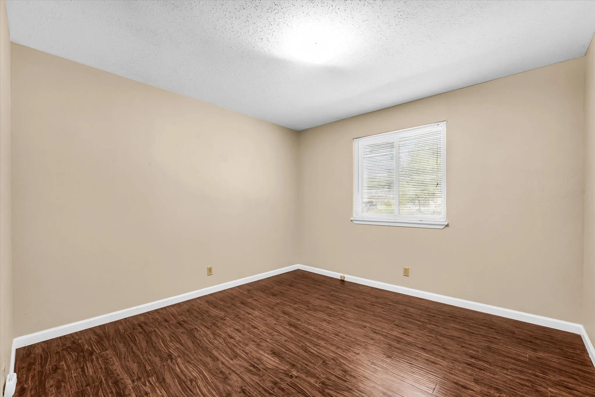 Single Family Residence For Sale in Mc Lennan County , 206 Randy Drive, Woodway, Texas 76712, 3 Bedroom, 2 Bathroom, 1 Garage spaces, 1,662 Sqft, built in 1980, mls#21362611, Real Estate Agent in Woodway, Homes For Sale in Mc Lennan county, Homes For Sale in Woodway, Realtor in Woodway Texas, Real Estate Brokerage Independent Realty Texas, Luminita Cordes Realtor