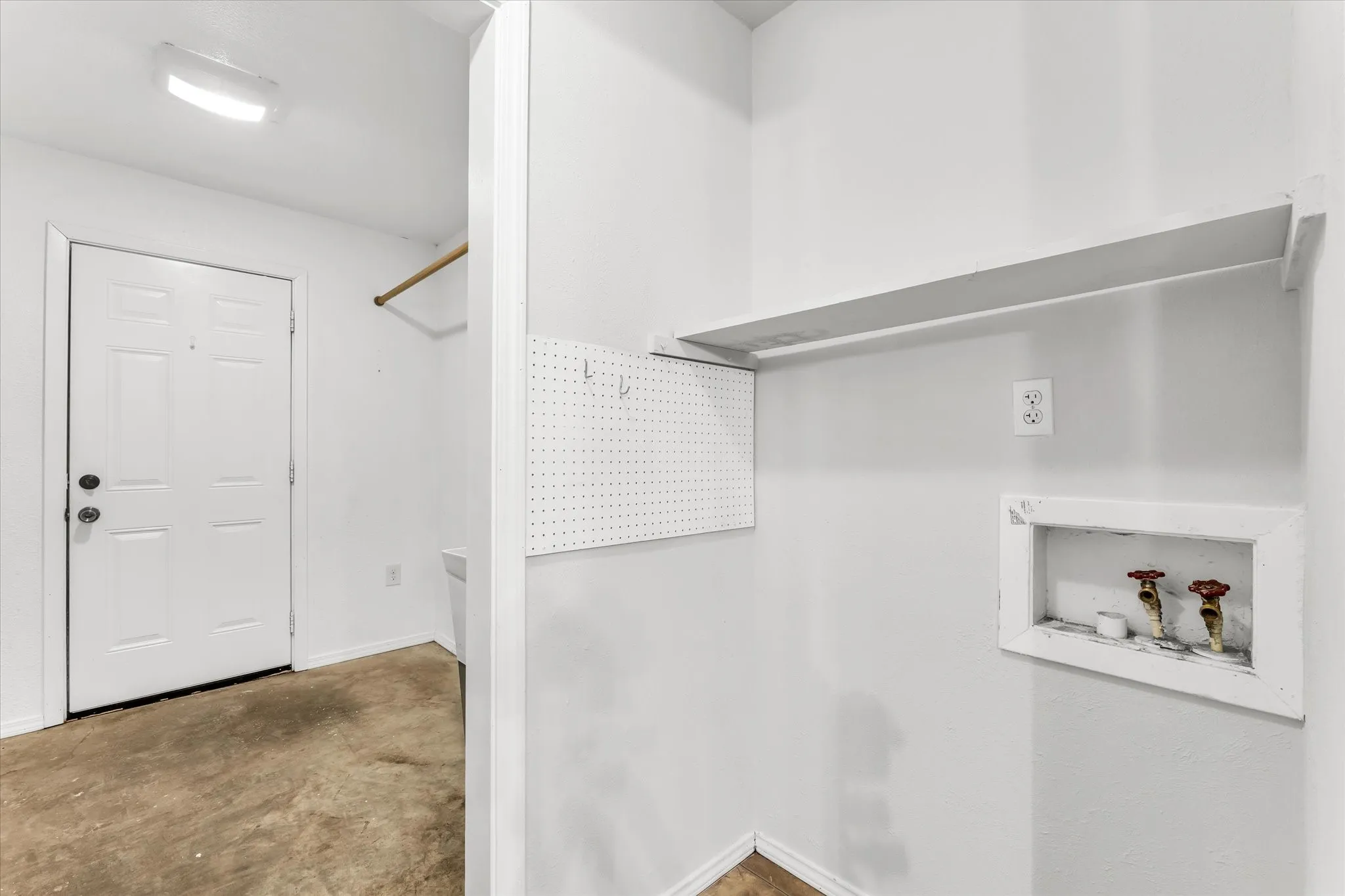 Single Family Residence For Sale in Mc Lennan County , 206 Randy Drive, Woodway, Texas 76712, 3 Bedroom, 2 Bathroom, 1 Garage spaces, 1,662 Sqft, built in 1980, mls#21362611, Real Estate Agent in Woodway, Homes For Sale in Mc Lennan county, Homes For Sale in Woodway, Realtor in Woodway Texas, Real Estate Brokerage Independent Realty Texas, Luminita Cordes Realtor