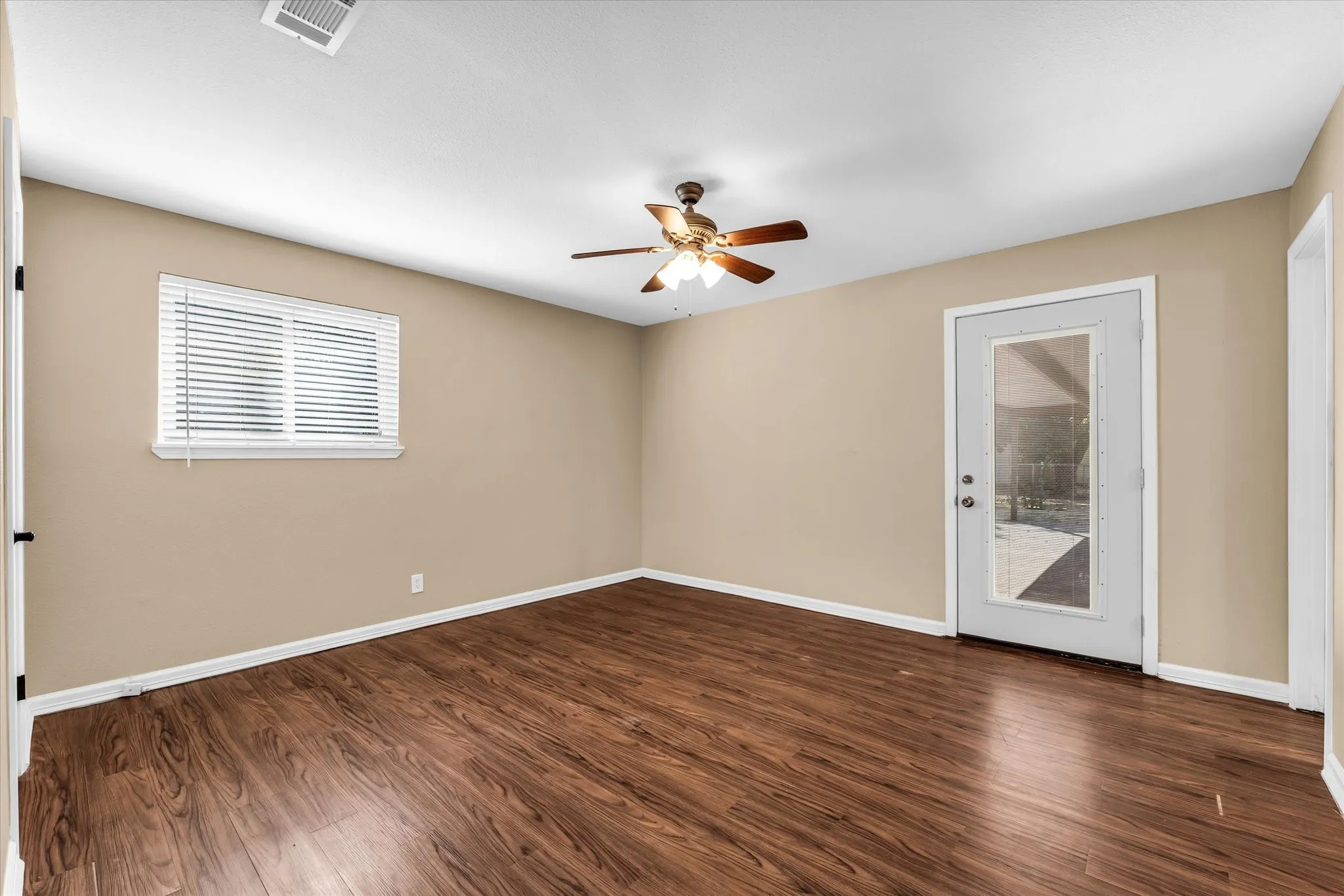 Single Family Residence For Sale in Mc Lennan County , 206 Randy Drive, Woodway, Texas 76712, 3 Bedroom, 2 Bathroom, 1 Garage spaces, 1,662 Sqft, built in 1980, mls#21362611, Real Estate Agent in Woodway, Homes For Sale in Mc Lennan county, Homes For Sale in Woodway, Realtor in Woodway Texas, Real Estate Brokerage Independent Realty Texas, Luminita Cordes Realtor