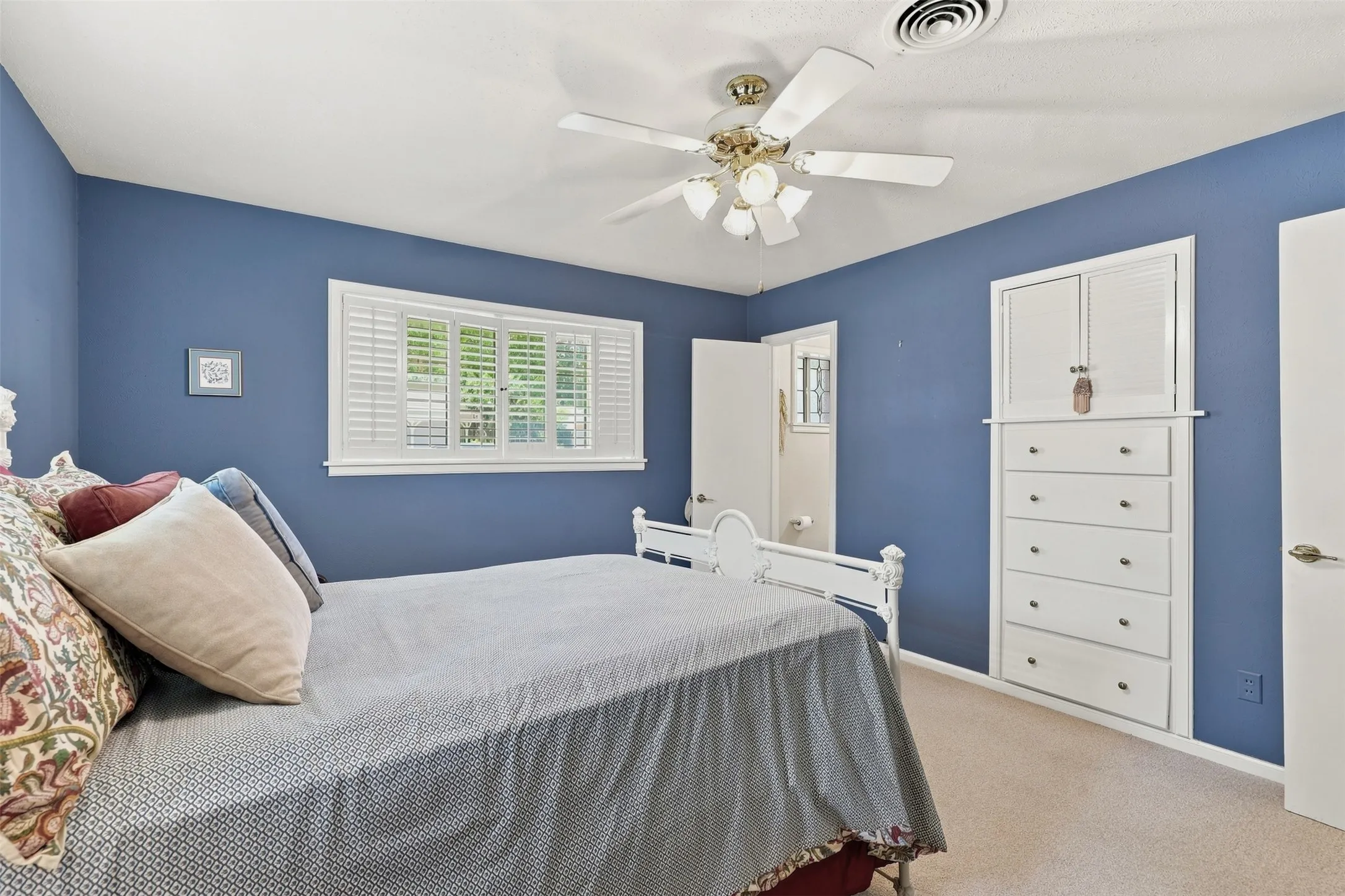 Single Family Residence For Sale in Tarrant County , 4236 Whitfield Avenue, Fort Worth, Texas 76109, 3 Bedroom, 2 Bathroom, 2 Garage spaces, 1,657 Sqft, built in 1956, mls#21364666, Real Estate Agent in Fort Worth, Homes For Sale in Tarrant county, Homes For Sale in Fort Worth, Realtor in Fort Worth Texas, Real Estate Brokerage Independent Realty Texas, Luminita Cordes Realtor