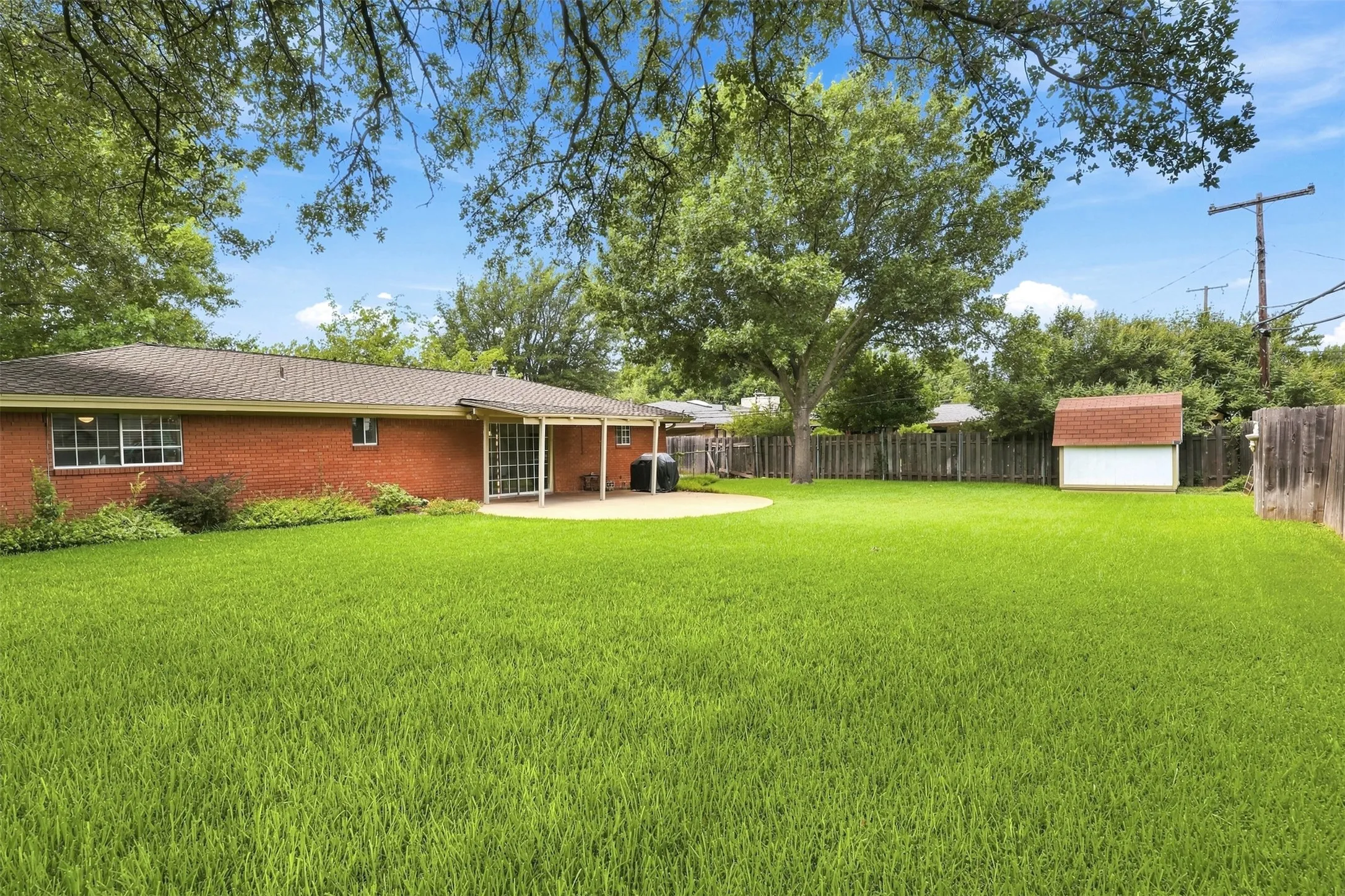 Single Family Residence For Sale in Tarrant County , 4236 Whitfield Avenue, Fort Worth, Texas 76109, 3 Bedroom, 2 Bathroom, 2 Garage spaces, 1,657 Sqft, built in 1956, mls#21364666, Real Estate Agent in Fort Worth, Homes For Sale in Tarrant county, Homes For Sale in Fort Worth, Realtor in Fort Worth Texas, Real Estate Brokerage Independent Realty Texas, Luminita Cordes Realtor