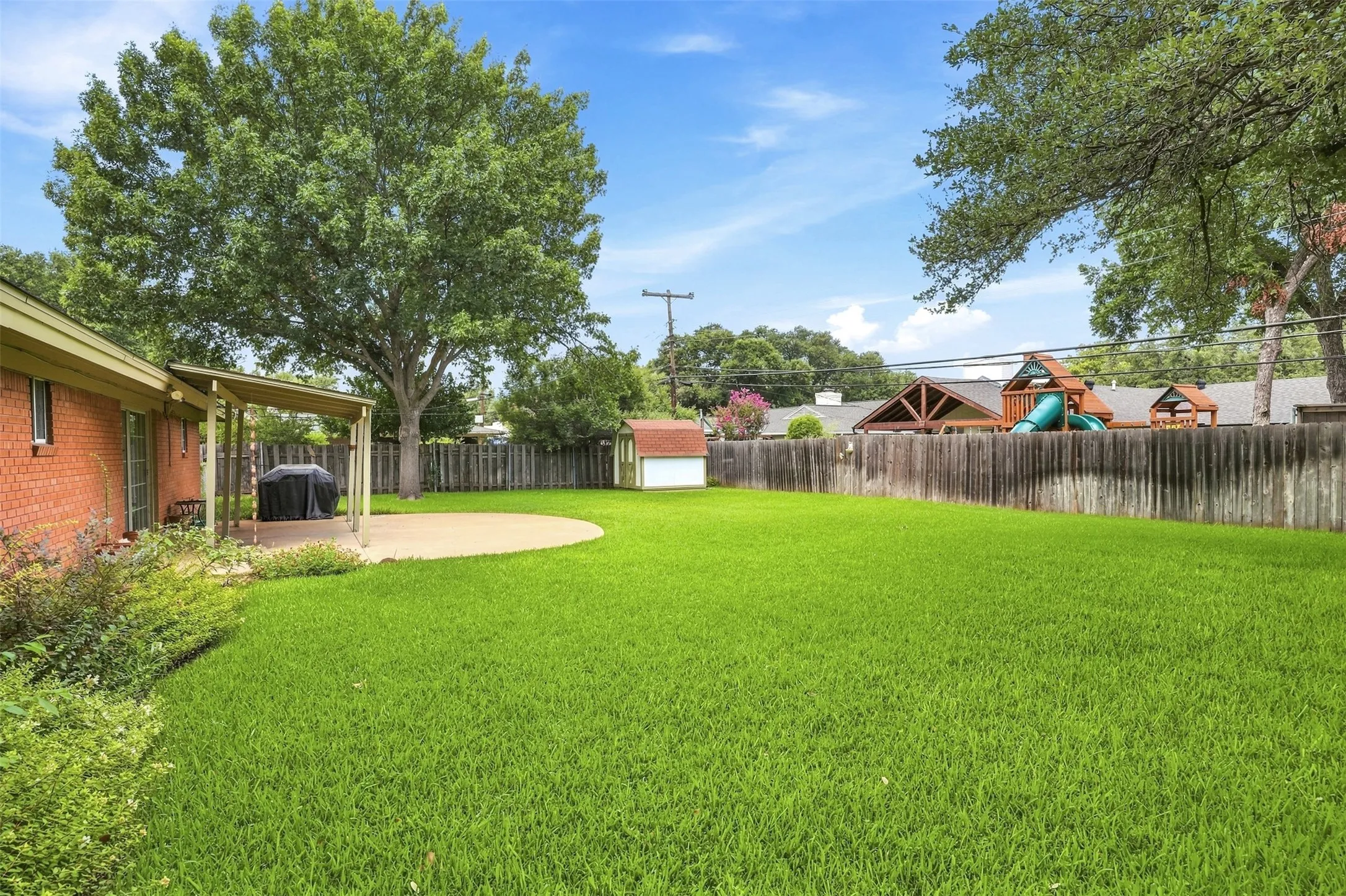 Single Family Residence For Sale in Tarrant County , 4236 Whitfield Avenue, Fort Worth, Texas 76109, 3 Bedroom, 2 Bathroom, 2 Garage spaces, 1,657 Sqft, built in 1956, mls#21364666, Real Estate Agent in Fort Worth, Homes For Sale in Tarrant county, Homes For Sale in Fort Worth, Realtor in Fort Worth Texas, Real Estate Brokerage Independent Realty Texas, Luminita Cordes Realtor