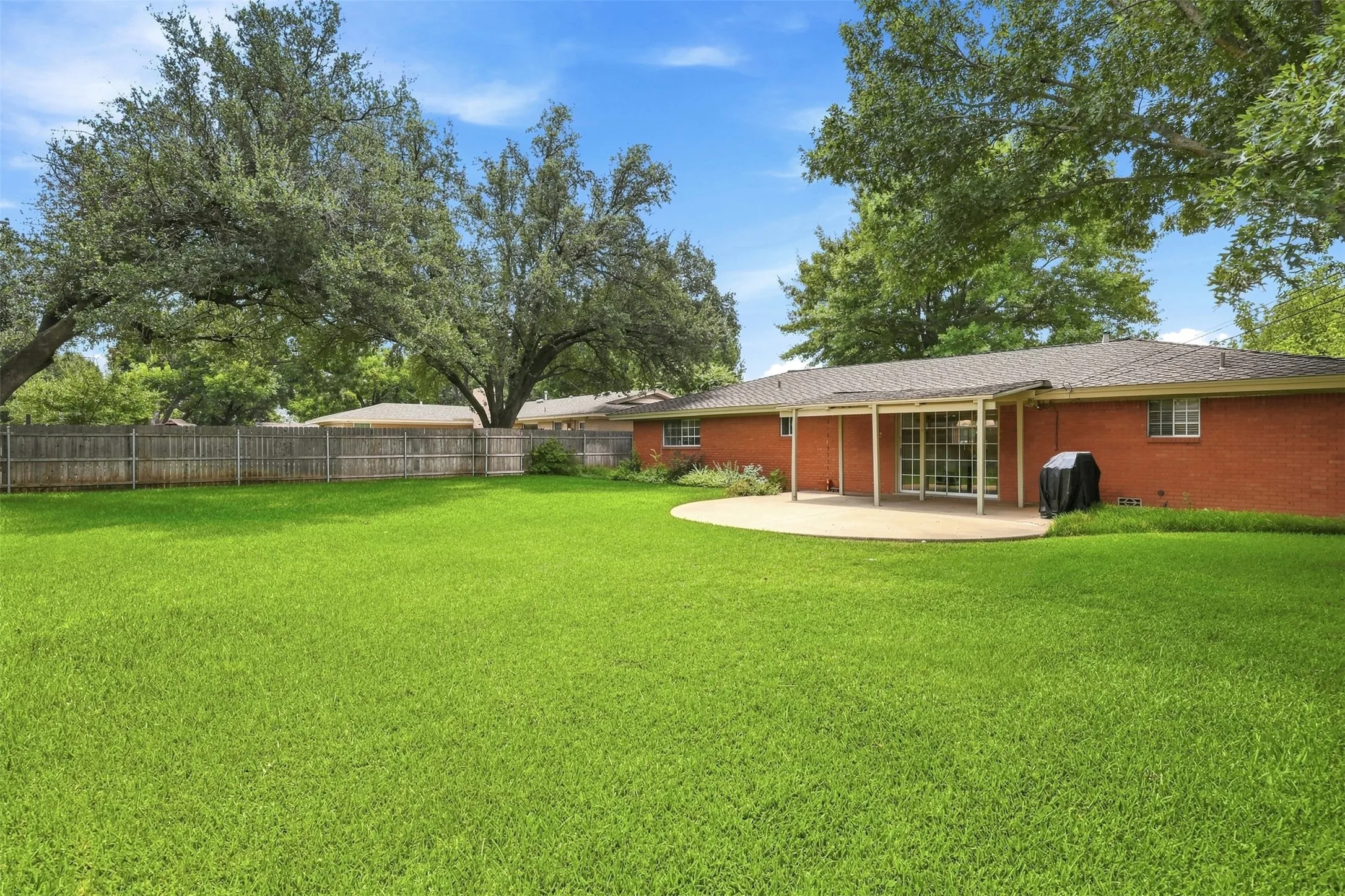 Single Family Residence For Sale in Tarrant County , 4236 Whitfield Avenue, Fort Worth, Texas 76109, 3 Bedroom, 2 Bathroom, 2 Garage spaces, 1,657 Sqft, built in 1956, mls#21364666, Real Estate Agent in Fort Worth, Homes For Sale in Tarrant county, Homes For Sale in Fort Worth, Realtor in Fort Worth Texas, Real Estate Brokerage Independent Realty Texas, Luminita Cordes Realtor