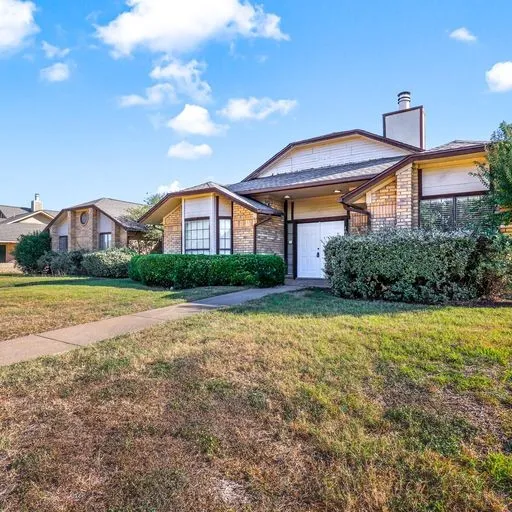 Duplex For Rent in Denton County , 4045 Saint Christopher Lane, Dallas, Texas 75287, 3 Bedroom, 3 Bathroom, 2 Garage spaces, 2,182 Sqft, built in 1984, mls#21364665, Real Estate Agent in Dallas, Homes For Rent in Denton county, Homes For Rent in Dallas, Realtor in Dallas Texas, Real Estate Brokerage Independent Realty Texas, Luminita Cordes Realtor