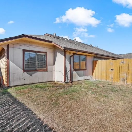 Duplex For Rent in Denton County , 4045 Saint Christopher Lane, Dallas, Texas 75287, 3 Bedroom, 3 Bathroom, 2 Garage spaces, 2,182 Sqft, built in 1984, mls#21364665, Real Estate Agent in Dallas, Homes For Rent in Denton county, Homes For Rent in Dallas, Realtor in Dallas Texas, Real Estate Brokerage Independent Realty Texas, Luminita Cordes Realtor