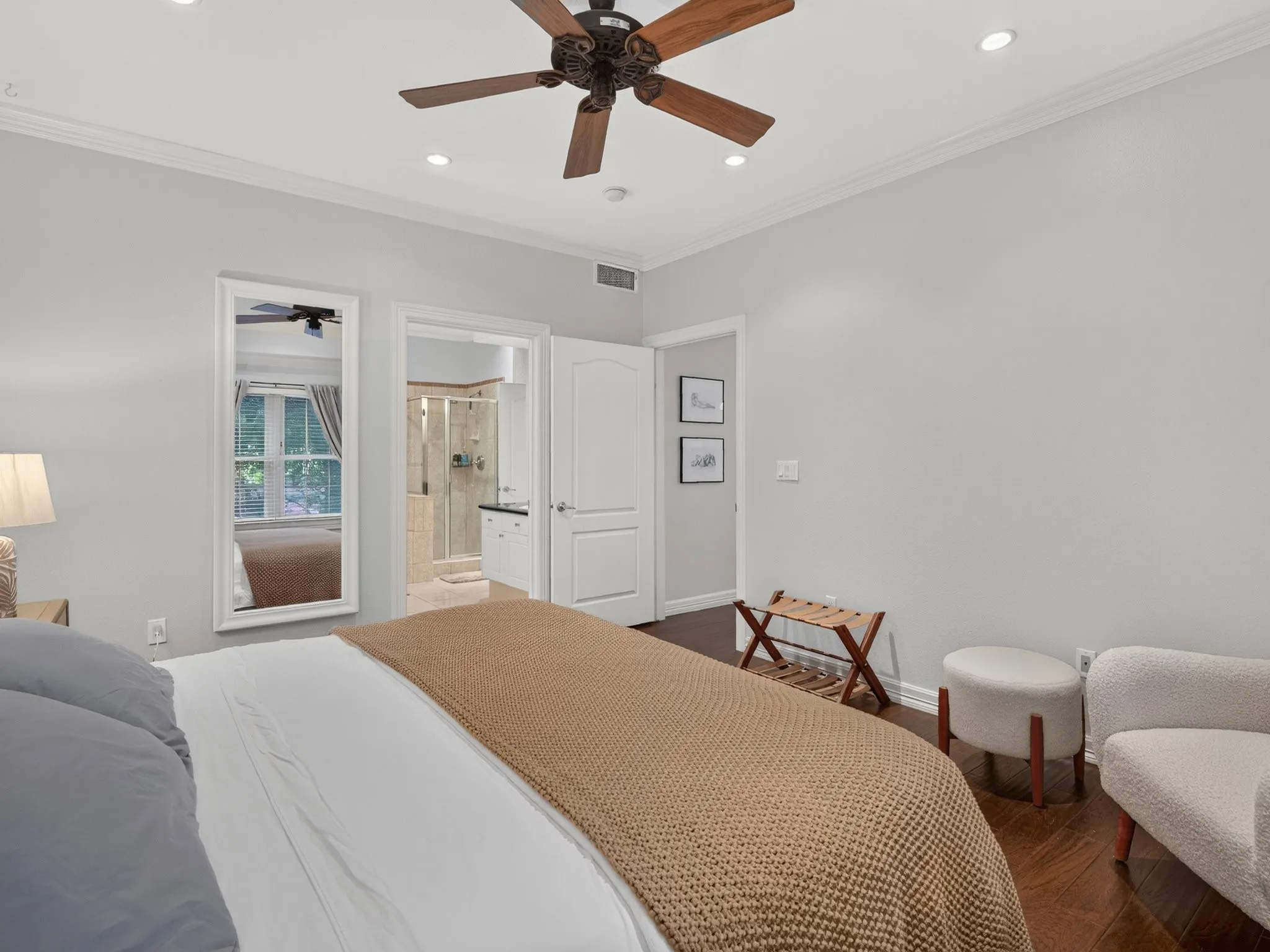 Hardwood-style flooring, crown molding, recessed lighting, ceiling fan, and a paneled door