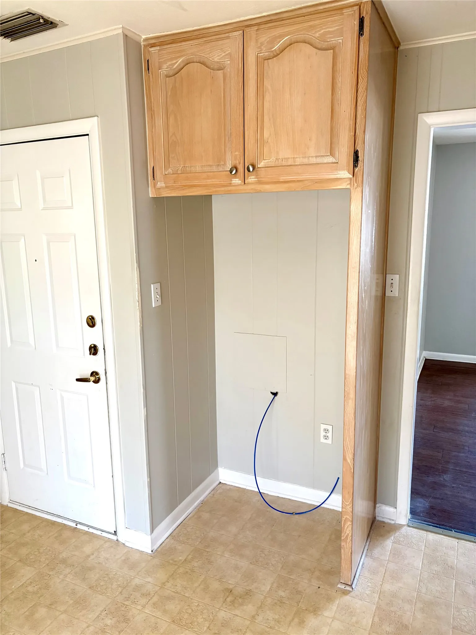 Single Family Residence For Sale in Denton County , 2014 Jacqueline Drive, Denton, Texas 76205, 3 Bedroom, 1 Bathroom, 1 Garage spaces, 939 Sqft, built in 1960, Price $230,000, mls#21364245, Real Estate Agent in Denton, Homes For Sale in Denton county, Homes For Sale in Denton, Realtor in Denton Texas, Real Estate Brokerage Independent Realty Texas, Luminita Cordes Realtor