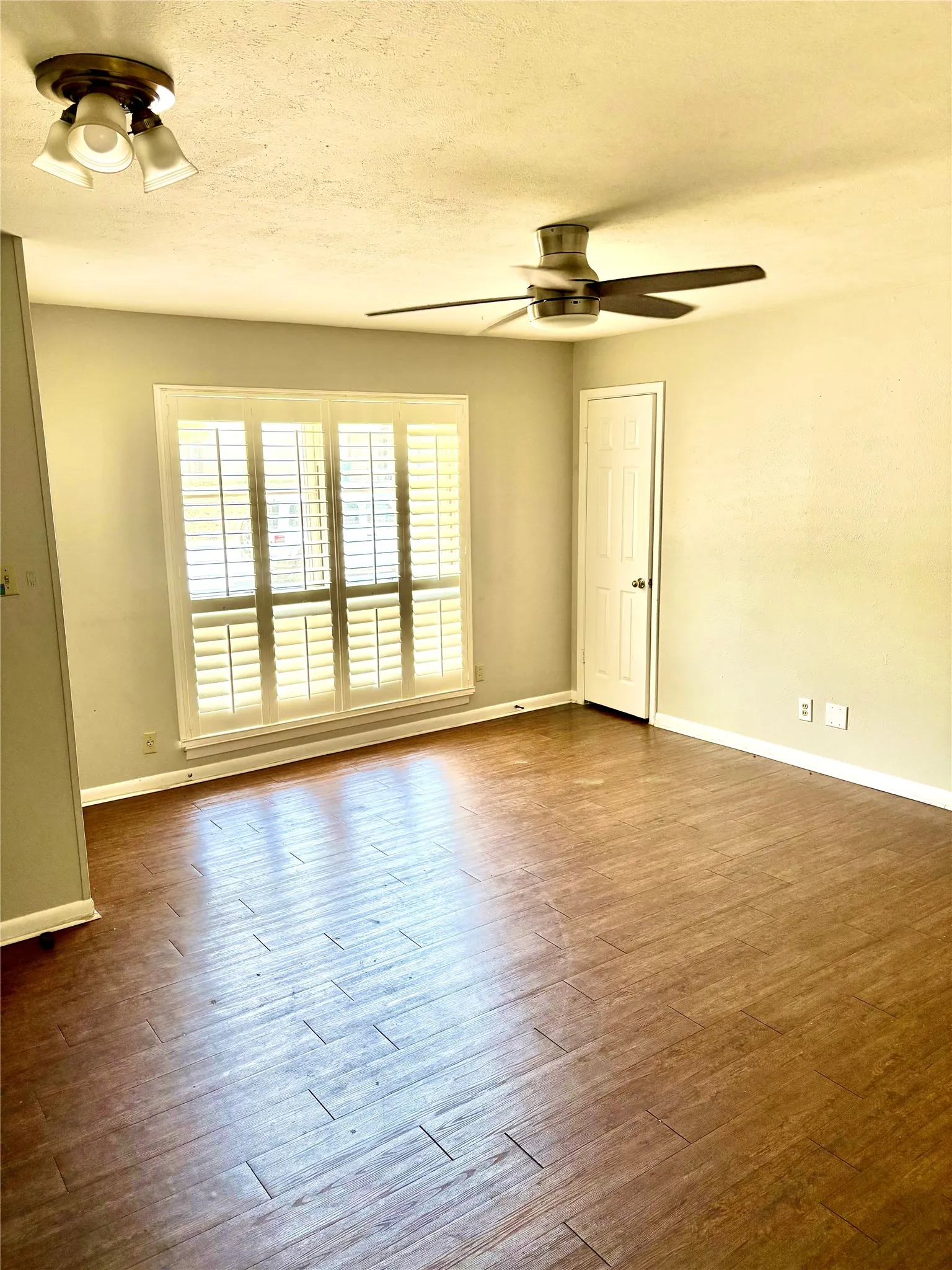 Single Family Residence For Sale in Denton County , 2014 Jacqueline Drive, Denton, Texas 76205, 3 Bedroom, 1 Bathroom, 1 Garage spaces, 939 Sqft, built in 1960, Price $230,000, mls#21364245, Real Estate Agent in Denton, Homes For Sale in Denton county, Homes For Sale in Denton, Realtor in Denton Texas, Real Estate Brokerage Independent Realty Texas, Luminita Cordes Realtor