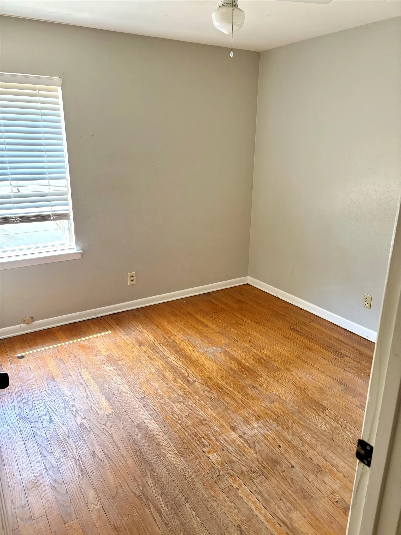 Single Family Residence For Sale in Denton County , 2014 Jacqueline Drive, Denton, Texas 76205, 3 Bedroom, 1 Bathroom, 1 Garage spaces, 939 Sqft, built in 1960, Price $230,000, mls#21364245, Real Estate Agent in Denton, Homes For Sale in Denton county, Homes For Sale in Denton, Realtor in Denton Texas, Real Estate Brokerage Independent Realty Texas, Luminita Cordes Realtor