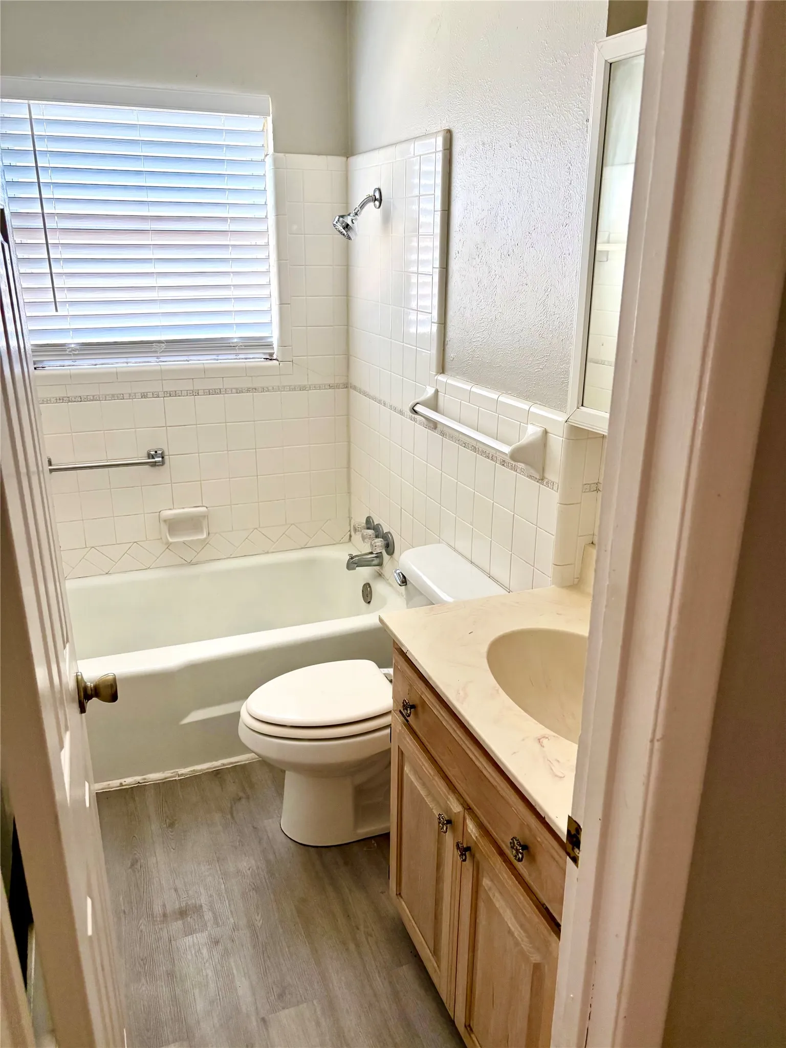 Single Family Residence For Sale in Denton County , 2014 Jacqueline Drive, Denton, Texas 76205, 3 Bedroom, 1 Bathroom, 1 Garage spaces, 939 Sqft, built in 1960, Price $230,000, mls#21364245, Real Estate Agent in Denton, Homes For Sale in Denton county, Homes For Sale in Denton, Realtor in Denton Texas, Real Estate Brokerage Independent Realty Texas, Luminita Cordes Realtor