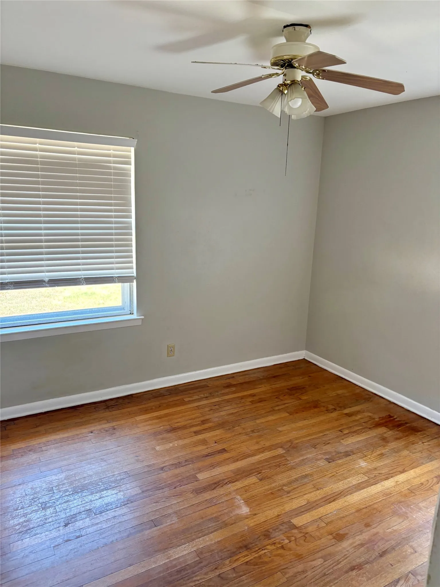 Single Family Residence For Sale in Denton County , 2014 Jacqueline Drive, Denton, Texas 76205, 3 Bedroom, 1 Bathroom, 1 Garage spaces, 939 Sqft, built in 1960, Price $230,000, mls#21364245, Real Estate Agent in Denton, Homes For Sale in Denton county, Homes For Sale in Denton, Realtor in Denton Texas, Real Estate Brokerage Independent Realty Texas, Luminita Cordes Realtor