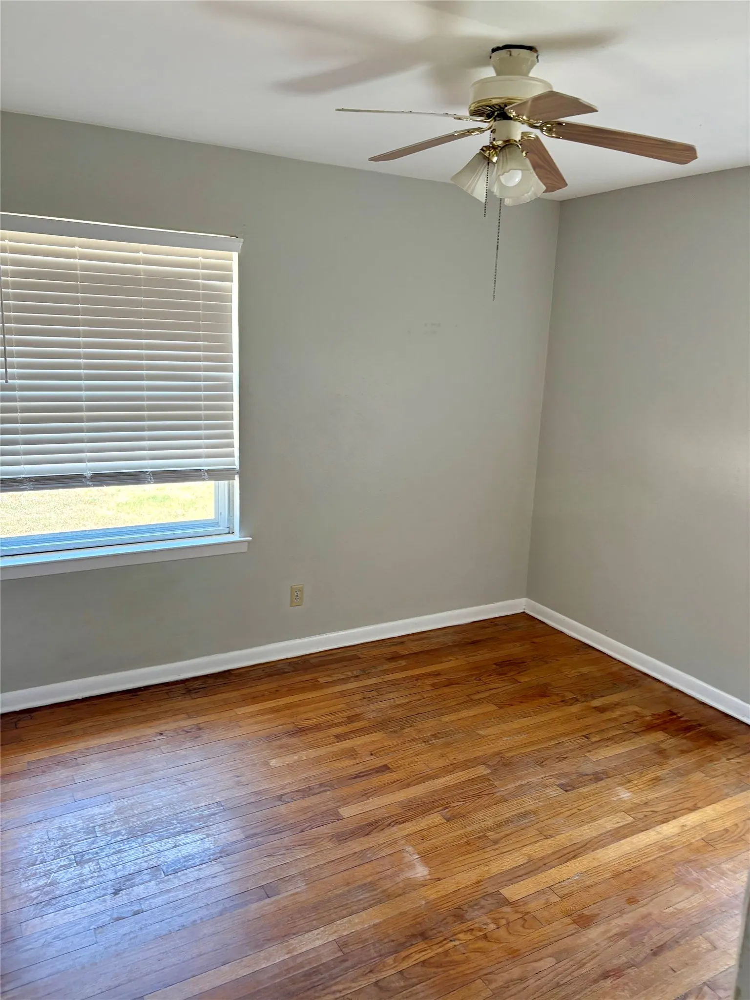Single Family Residence For Sale in Denton County , 2014 Jacqueline Drive, Denton, Texas 76205, 3 Bedroom, 1 Bathroom, 1 Garage spaces, 939 Sqft, built in 1960, Price $230,000, mls#21364245, Real Estate Agent in Denton, Homes For Sale in Denton county, Homes For Sale in Denton, Realtor in Denton Texas, Real Estate Brokerage Independent Realty Texas, Luminita Cordes Realtor