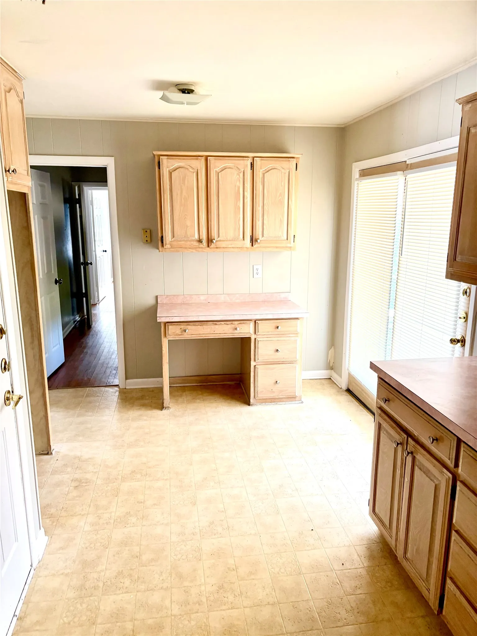 Single Family Residence For Sale in Denton County , 2014 Jacqueline Drive, Denton, Texas 76205, 3 Bedroom, 1 Bathroom, 1 Garage spaces, 939 Sqft, built in 1960, Price $230,000, mls#21364245, Real Estate Agent in Denton, Homes For Sale in Denton county, Homes For Sale in Denton, Realtor in Denton Texas, Real Estate Brokerage Independent Realty Texas, Luminita Cordes Realtor