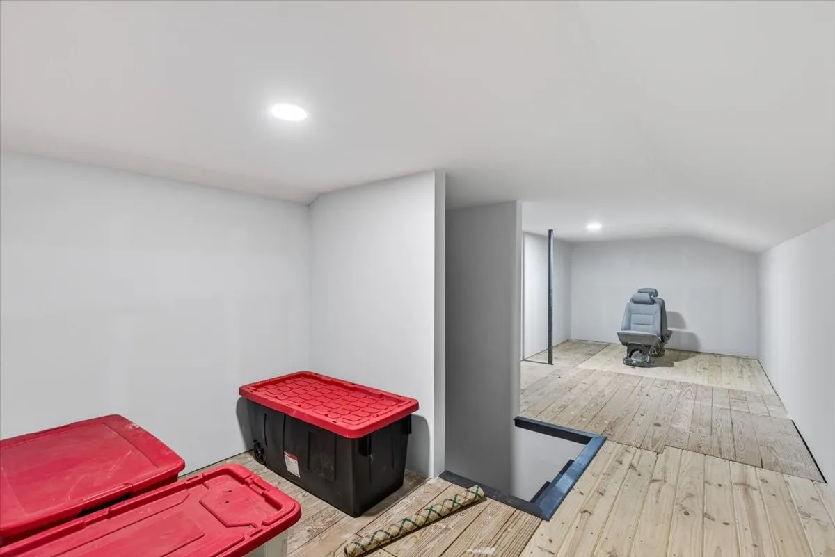 Single Family Residence For Sale in Henderson County , 726 Mulberry Drive, Athens, Texas 75751, 3 Bedroom, 2 Bathroom, 2 Garage spaces, 2,387 Sqft, built in 1996, mls#21364671, Real Estate Agent in Athens, Homes For Sale in Henderson county, Homes For Sale in Athens, Realtor in Athens Texas, Real Estate Brokerage Independent Realty Texas, Luminita Cordes Realtor