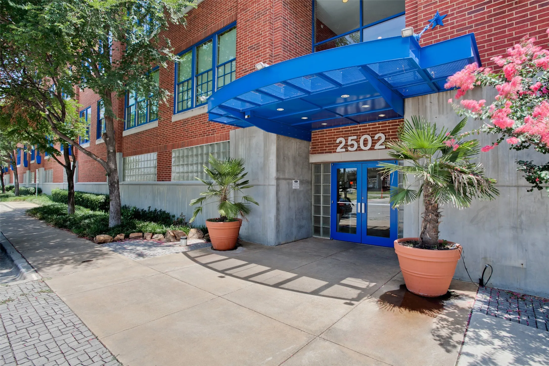2502 Live Oak #104 - www.2502LiveOak104.com