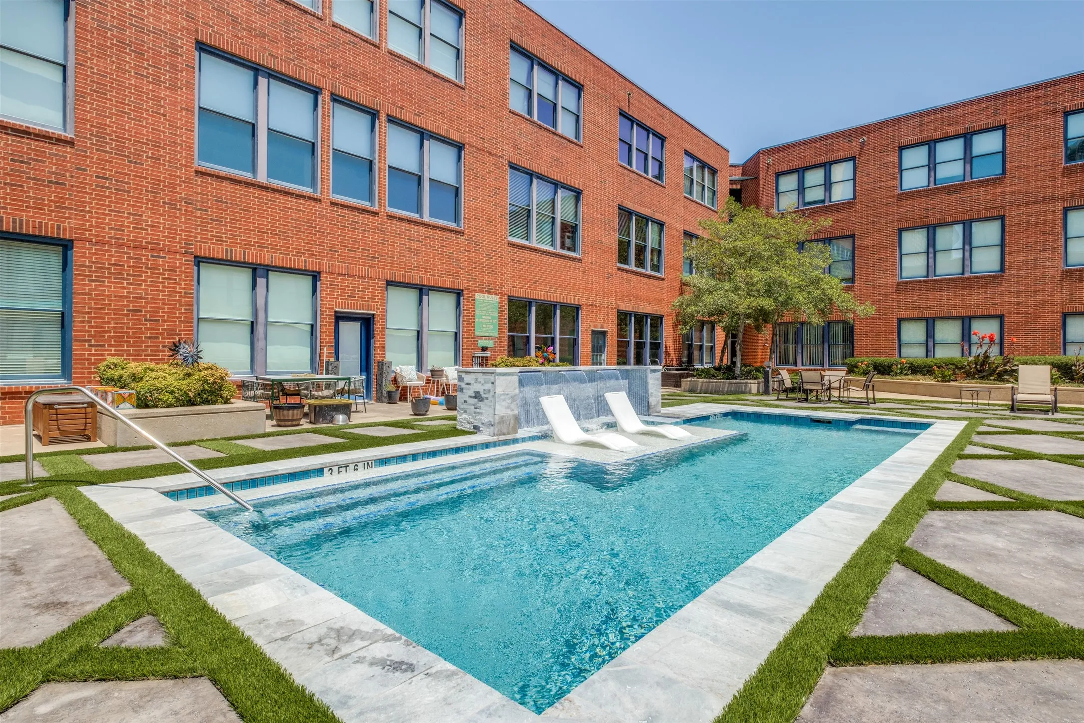 2502 Live Oak #104 - www.2502LiveOak104.com