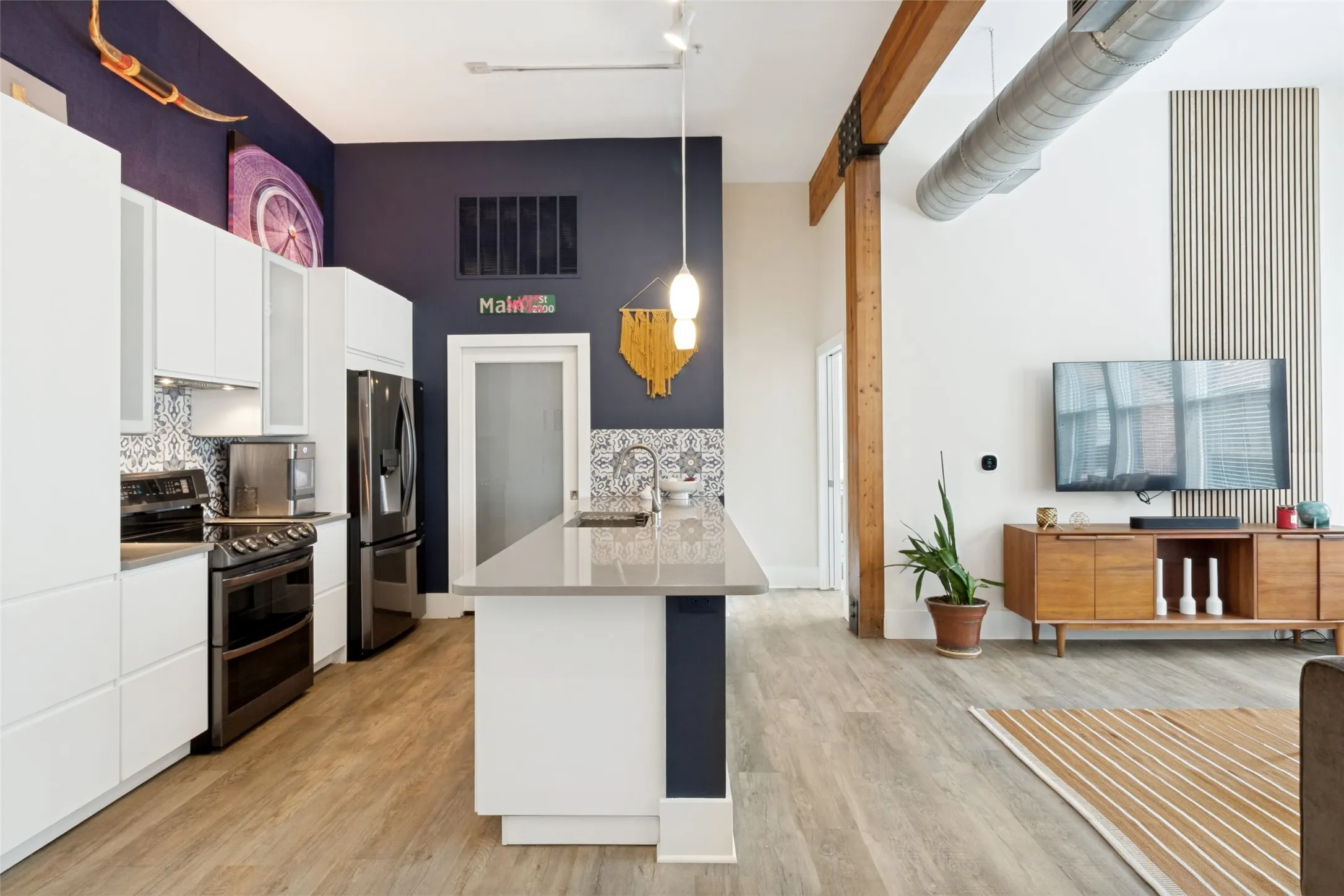 2502 Live Oak #104 - www.2502LiveOak104.com