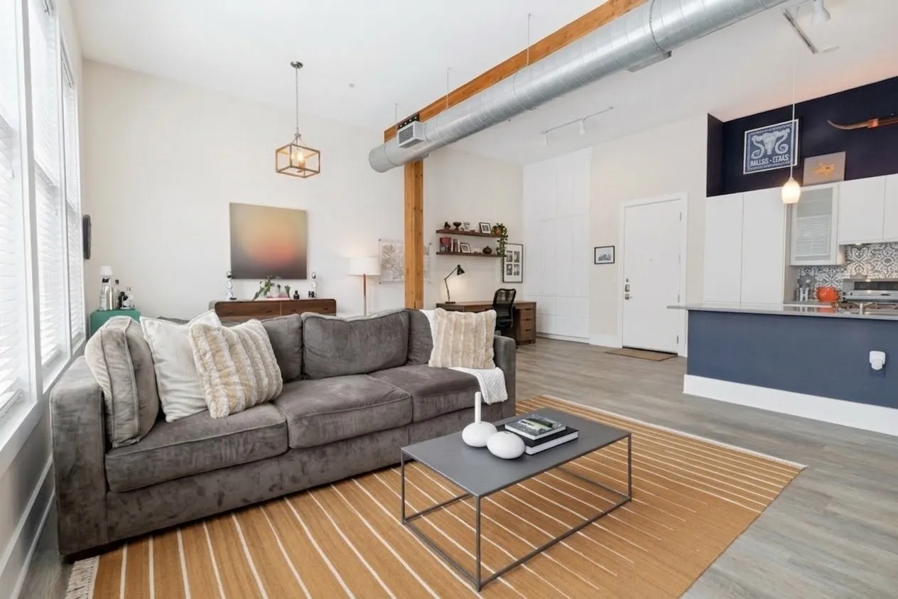 2502 Live Oak #104 - www.2502LiveOak104.com