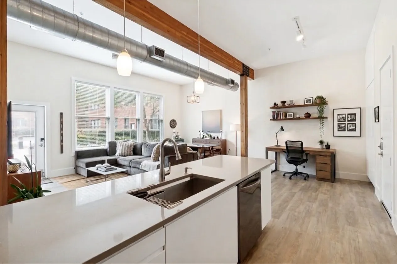2502 Live Oak #104 - www.2502LiveOak104.com