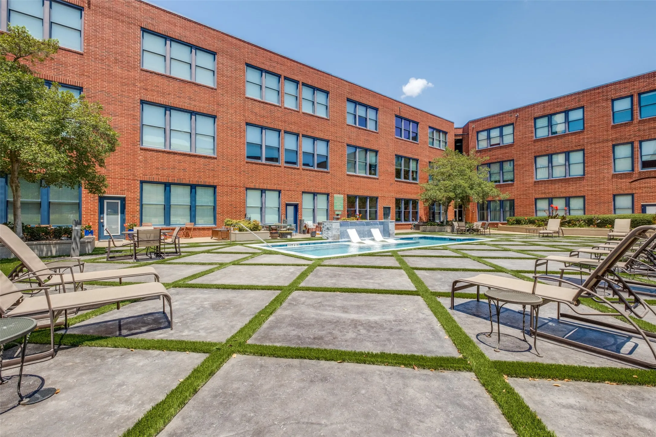 2502 Live Oak #104 - www.2502LiveOak104.com