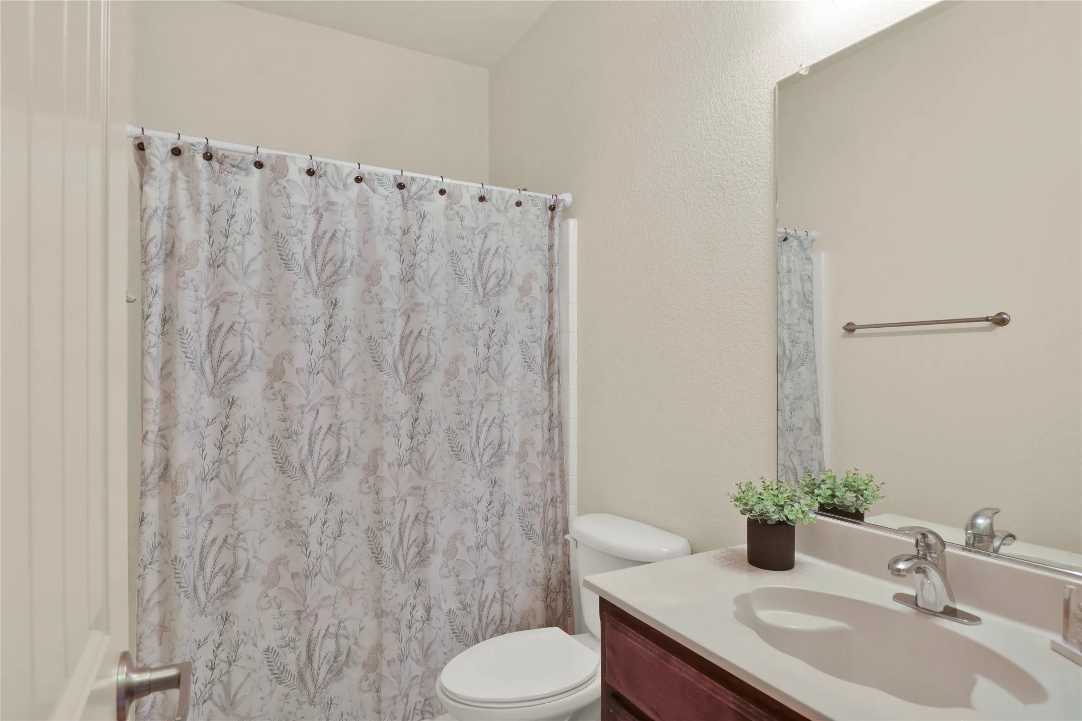 Single Family Residence For Rent in Tarrant County , 14008 Esperanza Drive, Fort Worth, Texas 76052, 3 Bedroom, 2 Bathroom, 2 Garage spaces, 1,740 Sqft, built in 2008, mls#21364683, Real Estate Agent in Fort Worth, Homes For Rent in Tarrant county, Homes For Rent in Fort Worth, Realtor in Fort Worth Texas, Real Estate Brokerage Independent Realty Texas, Luminita Cordes Realtor