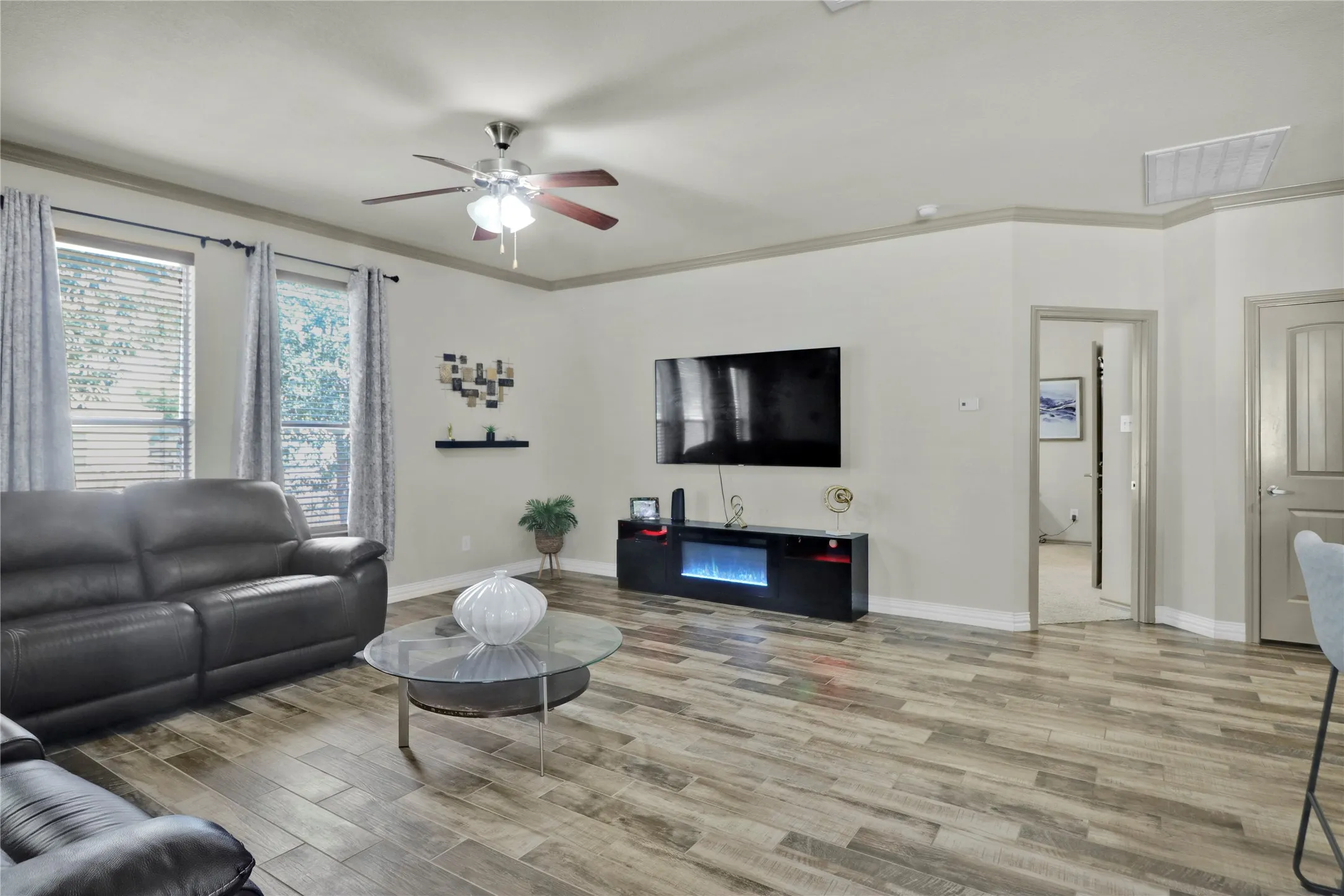 Single Family Residence For Rent in Tarrant County , 14008 Esperanza Drive, Fort Worth, Texas 76052, 3 Bedroom, 2 Bathroom, 2 Garage spaces, 1,740 Sqft, built in 2008, mls#21364683, Real Estate Agent in Fort Worth, Homes For Rent in Tarrant county, Homes For Rent in Fort Worth, Realtor in Fort Worth Texas, Real Estate Brokerage Independent Realty Texas, Luminita Cordes Realtor