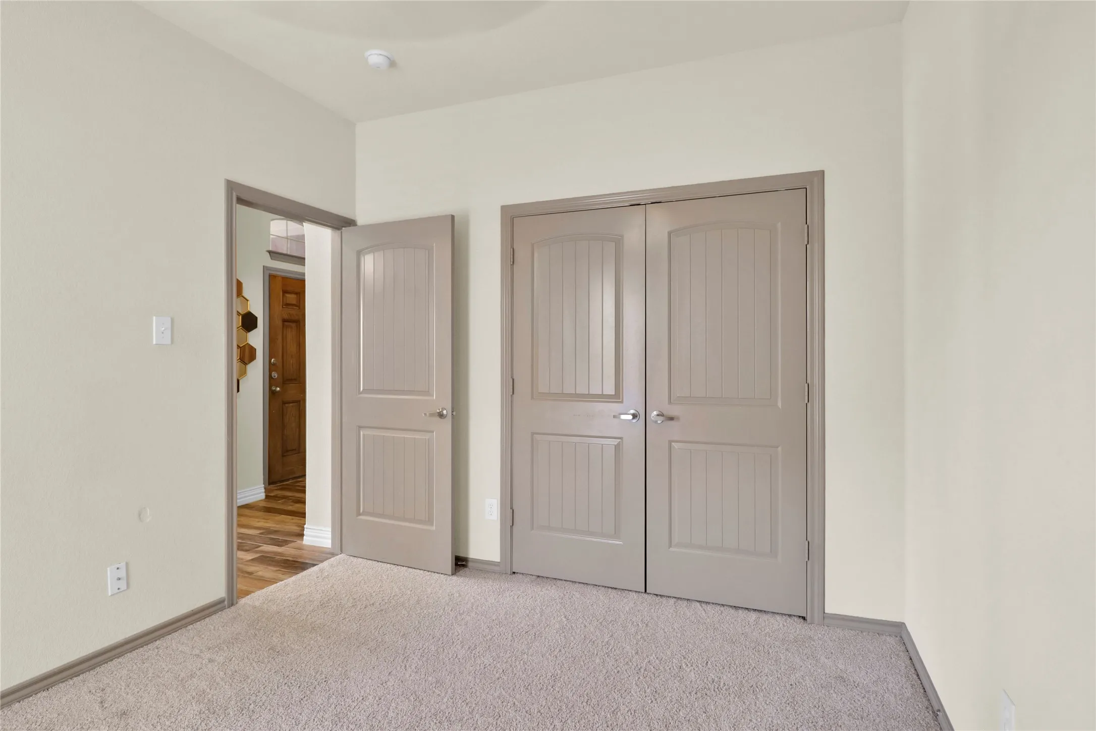 Single Family Residence For Rent in Tarrant County , 14008 Esperanza Drive, Fort Worth, Texas 76052, 3 Bedroom, 2 Bathroom, 2 Garage spaces, 1,740 Sqft, built in 2008, mls#21364683, Real Estate Agent in Fort Worth, Homes For Rent in Tarrant county, Homes For Rent in Fort Worth, Realtor in Fort Worth Texas, Real Estate Brokerage Independent Realty Texas, Luminita Cordes Realtor