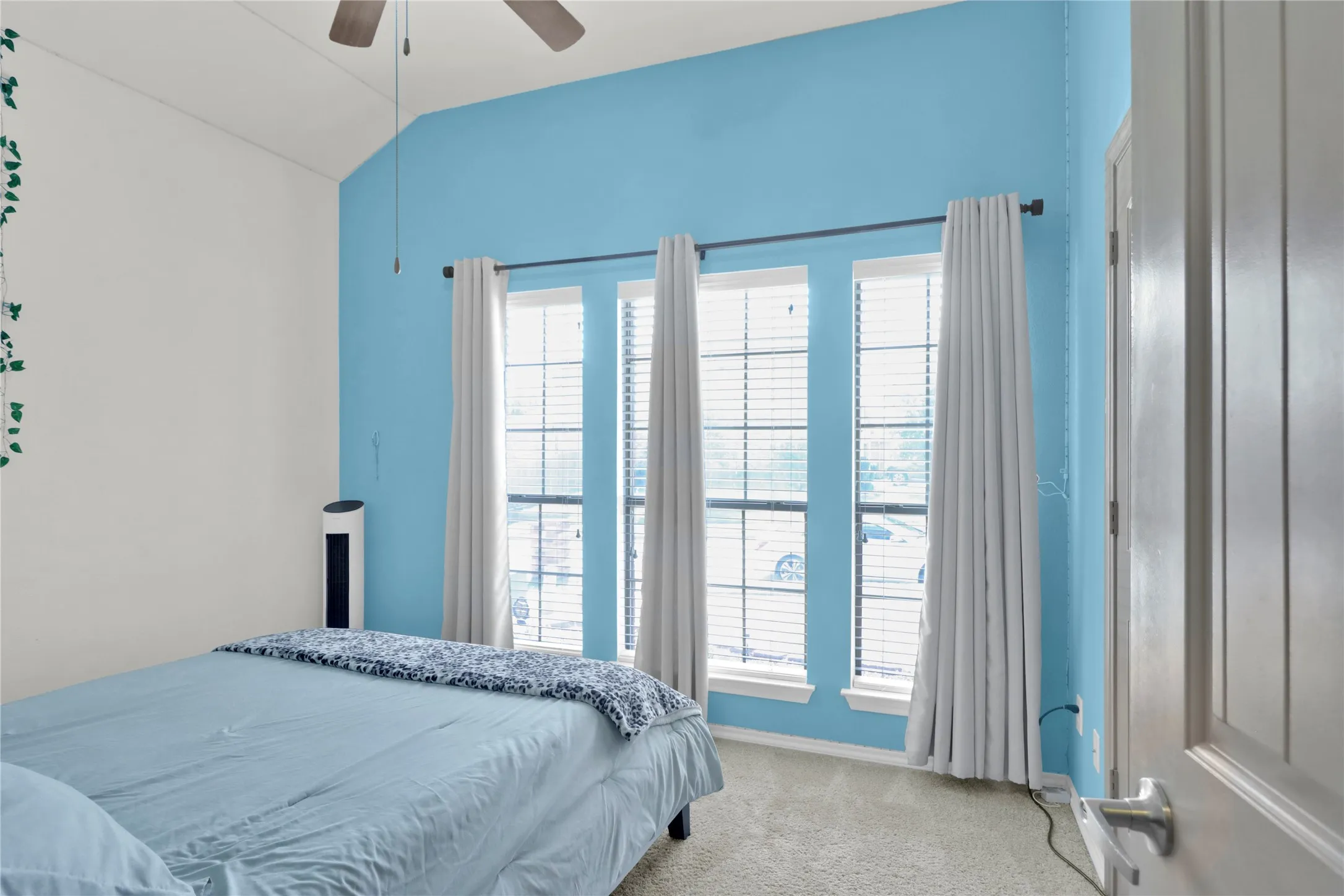 Single Family Residence For Rent in Tarrant County , 14008 Esperanza Drive, Fort Worth, Texas 76052, 3 Bedroom, 2 Bathroom, 2 Garage spaces, 1,740 Sqft, built in 2008, mls#21364683, Real Estate Agent in Fort Worth, Homes For Rent in Tarrant county, Homes For Rent in Fort Worth, Realtor in Fort Worth Texas, Real Estate Brokerage Independent Realty Texas, Luminita Cordes Realtor