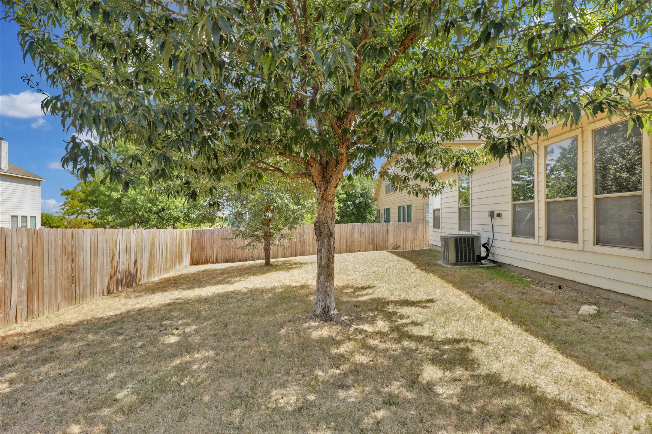Single Family Residence For Rent in Tarrant County , 14008 Esperanza Drive, Fort Worth, Texas 76052, 3 Bedroom, 2 Bathroom, 2 Garage spaces, 1,740 Sqft, built in 2008, mls#21364683, Real Estate Agent in Fort Worth, Homes For Rent in Tarrant county, Homes For Rent in Fort Worth, Realtor in Fort Worth Texas, Real Estate Brokerage Independent Realty Texas, Luminita Cordes Realtor
