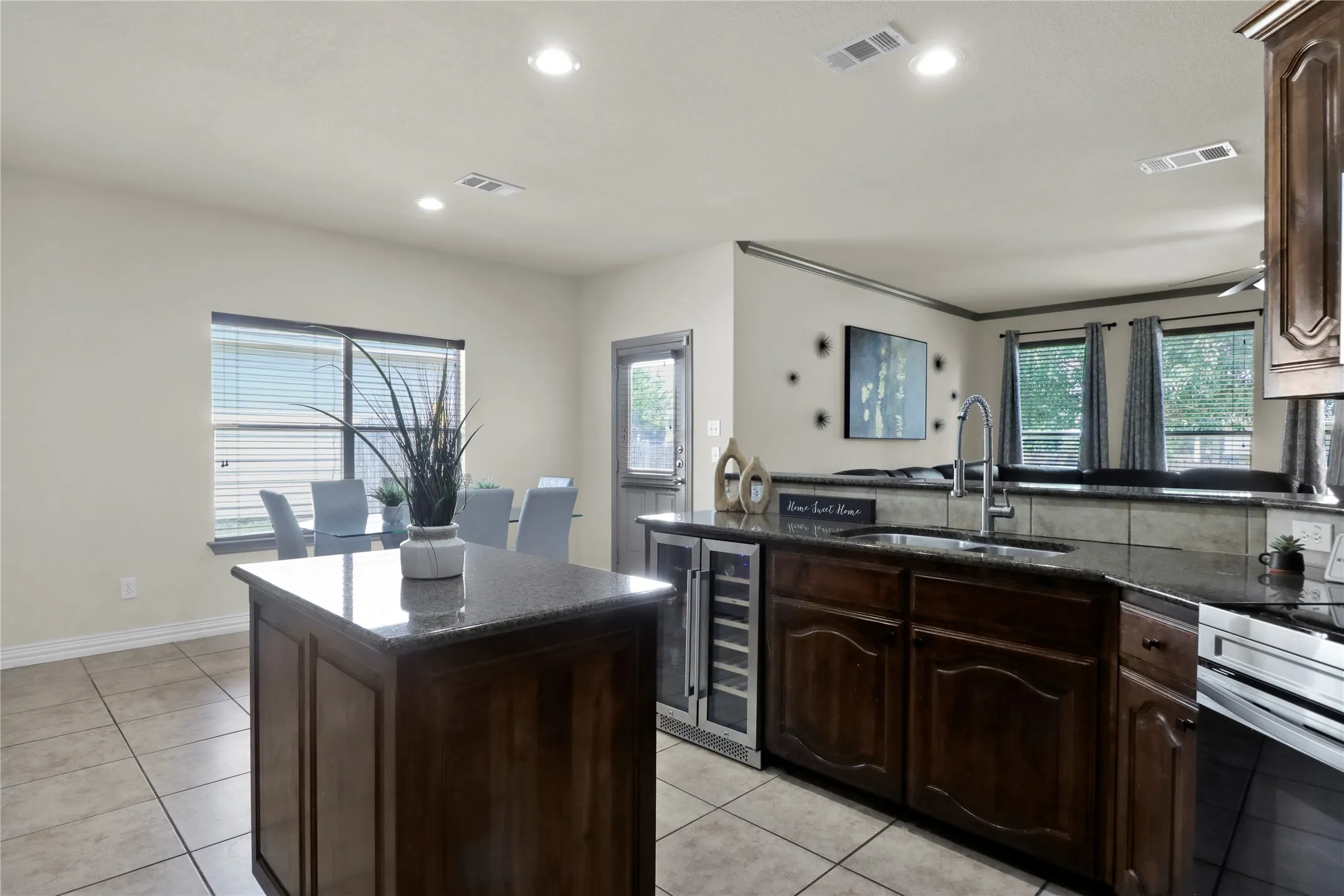 Single Family Residence For Rent in Tarrant County , 14008 Esperanza Drive, Fort Worth, Texas 76052, 3 Bedroom, 2 Bathroom, 2 Garage spaces, 1,740 Sqft, built in 2008, mls#21364683, Real Estate Agent in Fort Worth, Homes For Rent in Tarrant county, Homes For Rent in Fort Worth, Realtor in Fort Worth Texas, Real Estate Brokerage Independent Realty Texas, Luminita Cordes Realtor