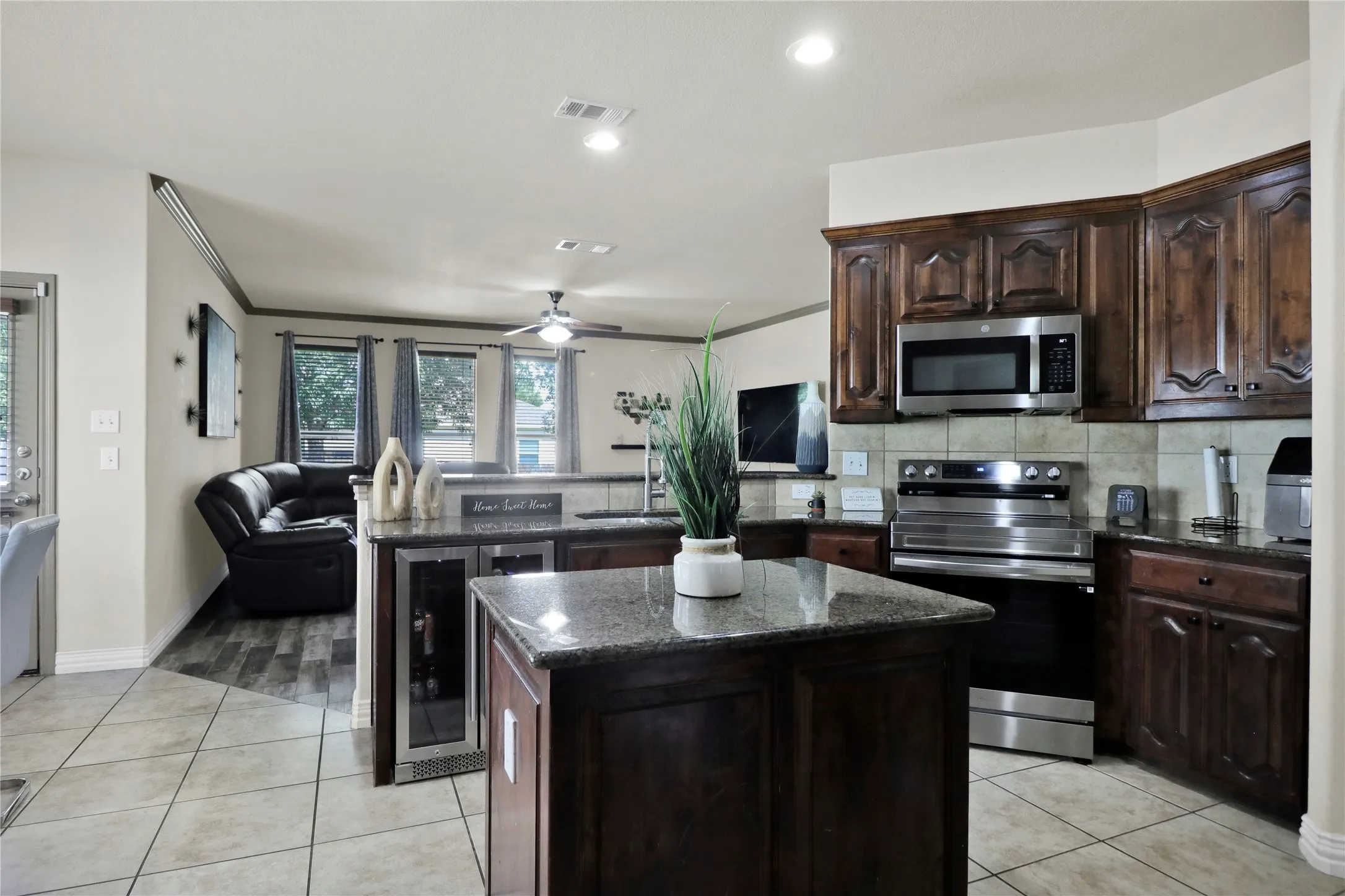 Single Family Residence For Rent in Tarrant County , 14008 Esperanza Drive, Fort Worth, Texas 76052, 3 Bedroom, 2 Bathroom, 2 Garage spaces, 1,740 Sqft, built in 2008, mls#21364683, Real Estate Agent in Fort Worth, Homes For Rent in Tarrant county, Homes For Rent in Fort Worth, Realtor in Fort Worth Texas, Real Estate Brokerage Independent Realty Texas, Luminita Cordes Realtor