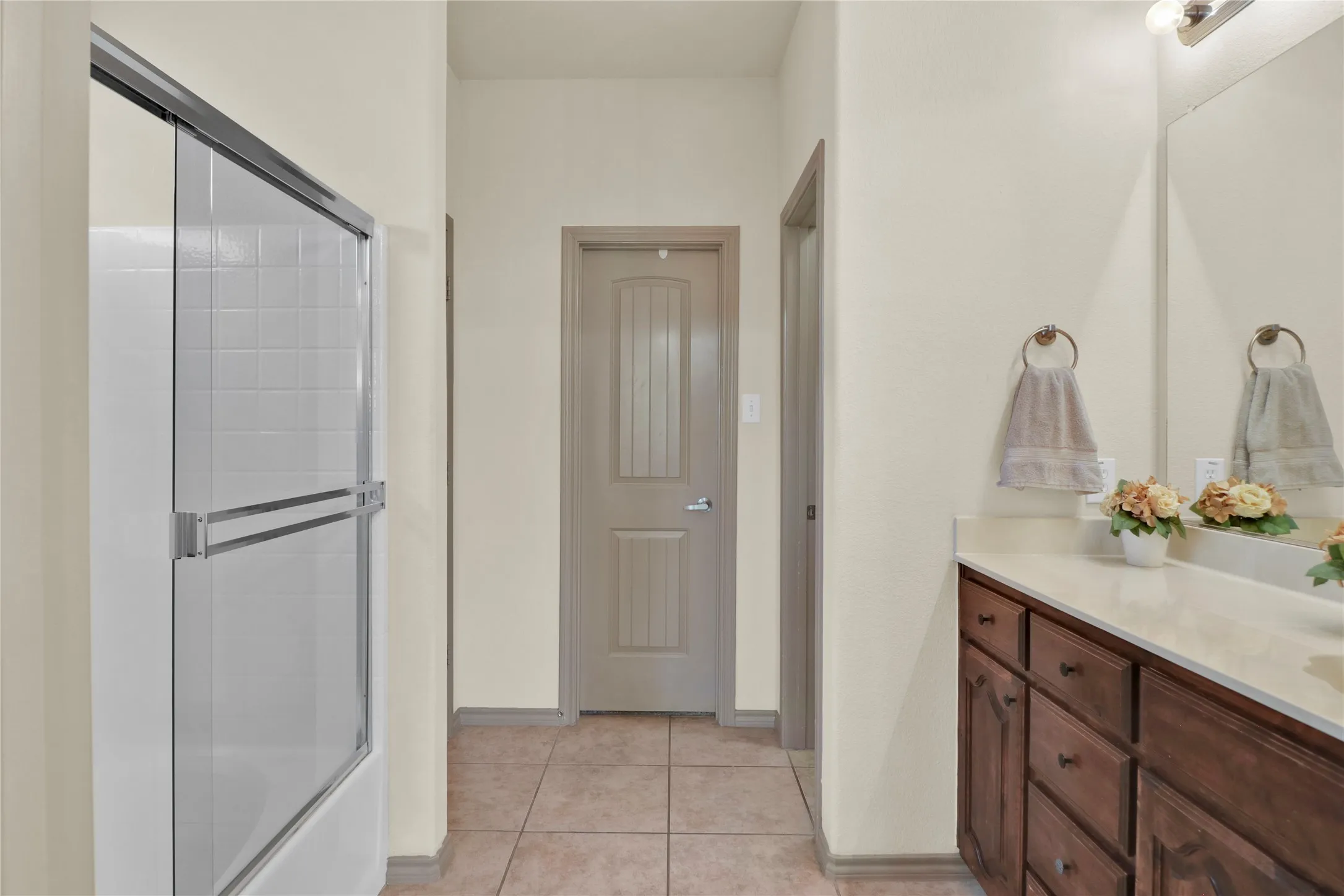 Single Family Residence For Rent in Tarrant County , 14008 Esperanza Drive, Fort Worth, Texas 76052, 3 Bedroom, 2 Bathroom, 2 Garage spaces, 1,740 Sqft, built in 2008, mls#21364683, Real Estate Agent in Fort Worth, Homes For Rent in Tarrant county, Homes For Rent in Fort Worth, Realtor in Fort Worth Texas, Real Estate Brokerage Independent Realty Texas, Luminita Cordes Realtor
