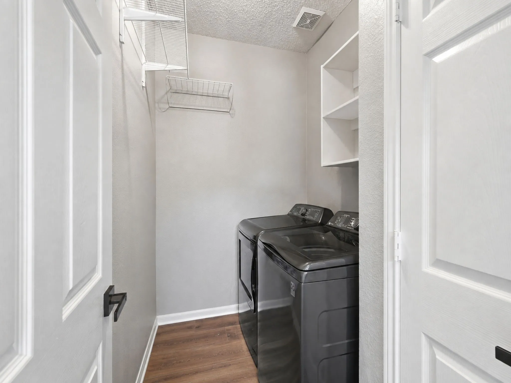 Single Family Residence For Sale in Denton County , 4013 Standridge Drive, The Colony, Texas 75056, 4 Bedroom, 3 Bathroom, 2 Garage spaces, 2,992 Sqft, built in 1999, mls#21338717, Real Estate Agent in The Colony, Homes For Sale in Denton county, Homes For Sale in The Colony, Realtor in The Colony Texas, Real Estate Brokerage Independent Realty Texas, Luminita Cordes Realtor