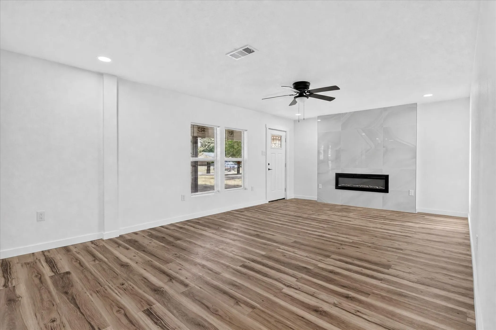 Single Family Residence For Sale in Tarrant County , 613 W Main Street, Crowley, Texas 76036, 4 Bedroom, 2 Bathroom, Garage spaces, 1,765 Sqft, built in 1958, mls#21364071, Real Estate Agent in Crowley, Homes For Sale in Tarrant county, Homes For Sale in Crowley, Realtor in Crowley Texas, Real Estate Brokerage Independent Realty Texas, Luminita Cordes Realtor