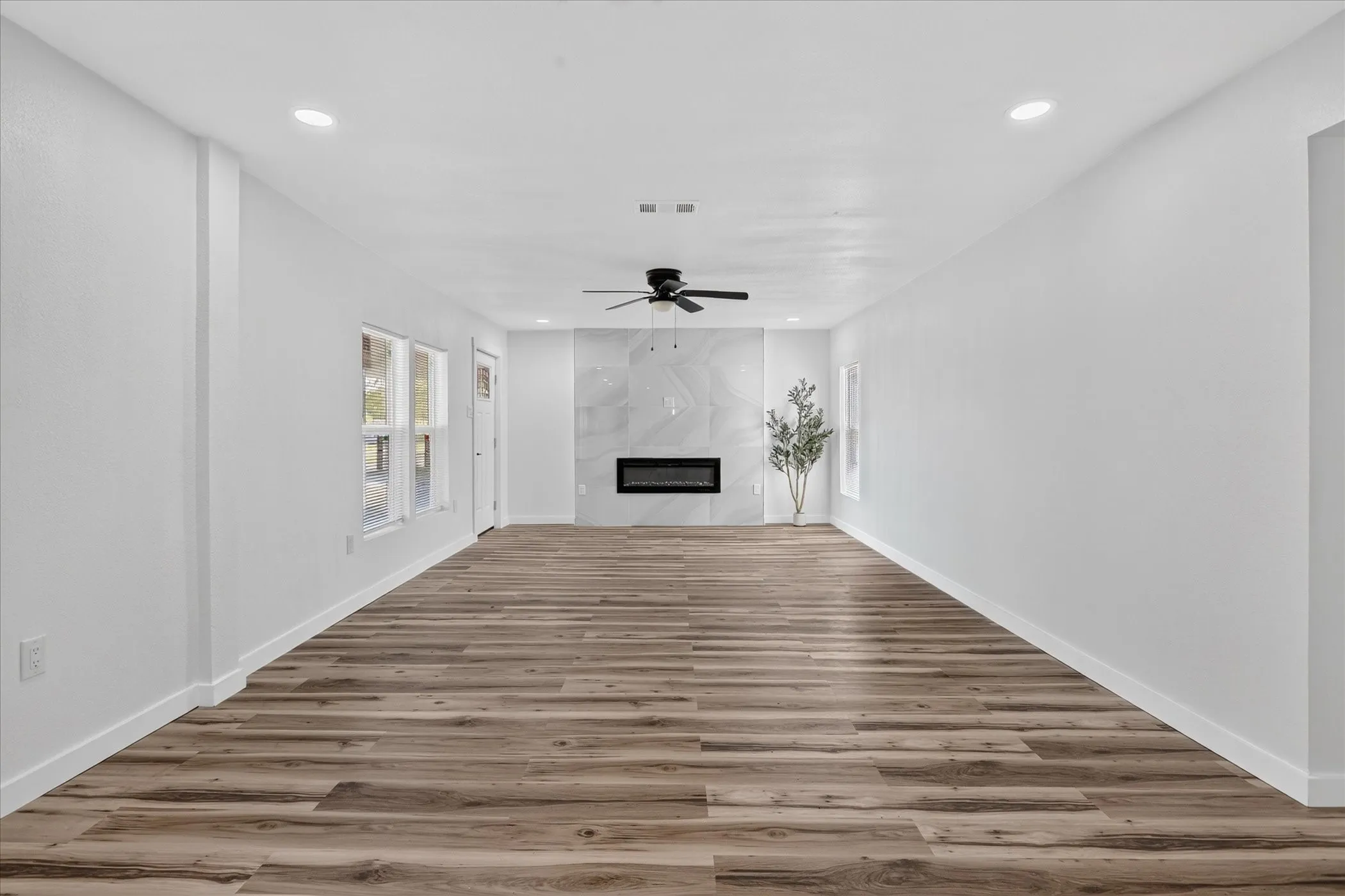Single Family Residence For Sale in Tarrant County , 613 W Main Street, Crowley, Texas 76036, 4 Bedroom, 2 Bathroom, Garage spaces, 1,765 Sqft, built in 1958, mls#21364071, Real Estate Agent in Crowley, Homes For Sale in Tarrant county, Homes For Sale in Crowley, Realtor in Crowley Texas, Real Estate Brokerage Independent Realty Texas, Luminita Cordes Realtor