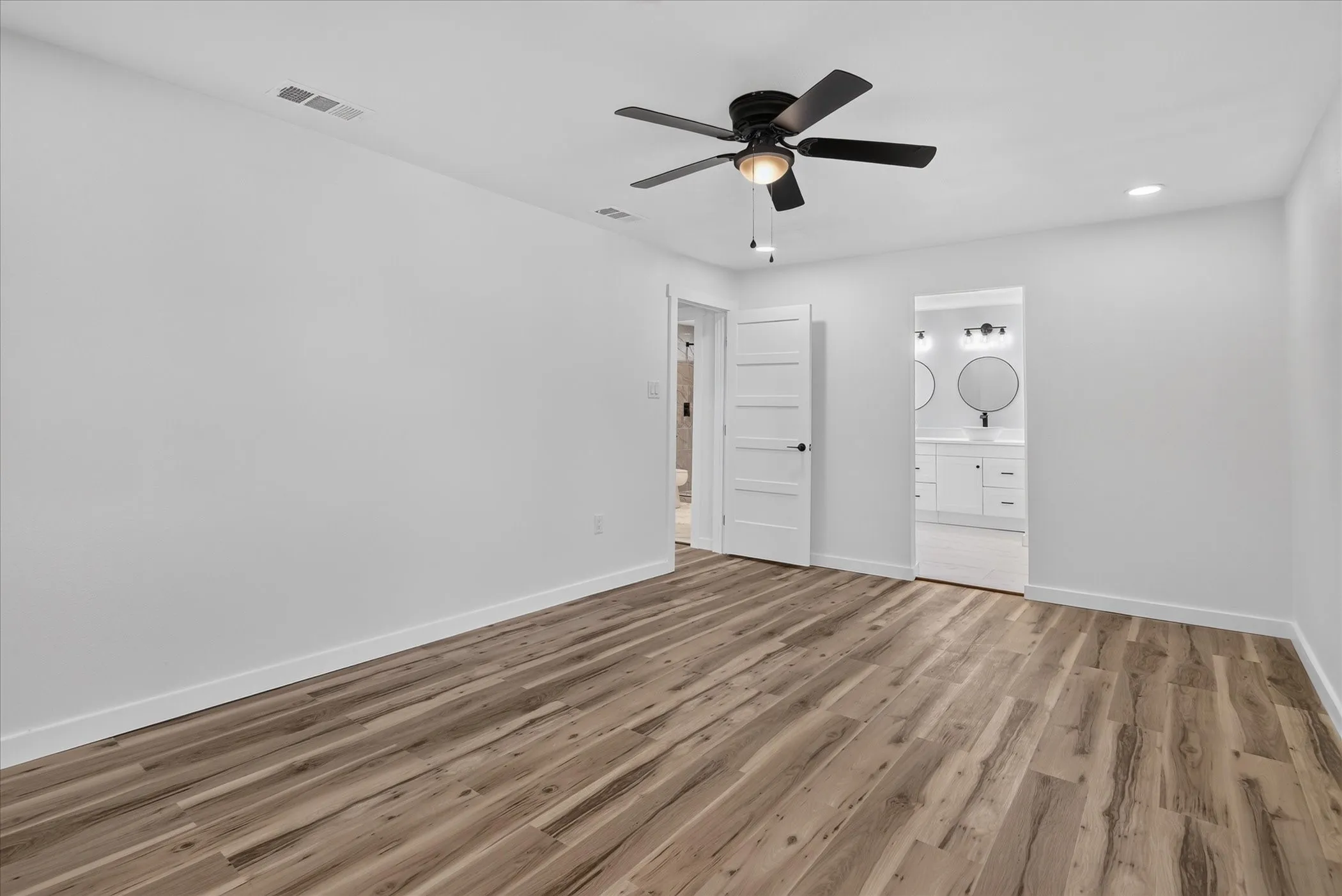 Single Family Residence For Sale in Tarrant County , 613 W Main Street, Crowley, Texas 76036, 4 Bedroom, 2 Bathroom, Garage spaces, 1,765 Sqft, built in 1958, mls#21364071, Real Estate Agent in Crowley, Homes For Sale in Tarrant county, Homes For Sale in Crowley, Realtor in Crowley Texas, Real Estate Brokerage Independent Realty Texas, Luminita Cordes Realtor