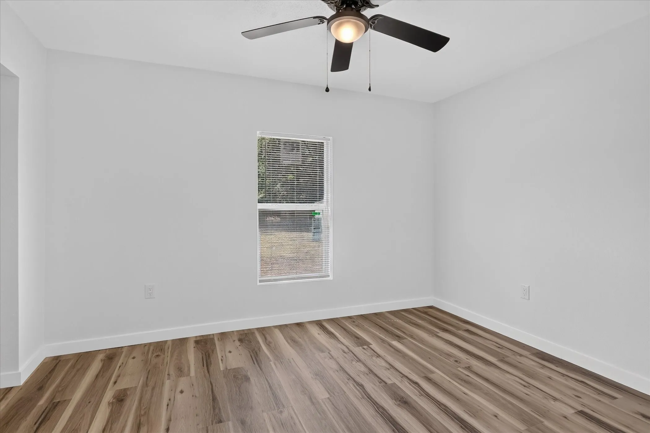 Single Family Residence For Sale in Tarrant County , 613 W Main Street, Crowley, Texas 76036, 4 Bedroom, 2 Bathroom, Garage spaces, 1,765 Sqft, built in 1958, mls#21364071, Real Estate Agent in Crowley, Homes For Sale in Tarrant county, Homes For Sale in Crowley, Realtor in Crowley Texas, Real Estate Brokerage Independent Realty Texas, Luminita Cordes Realtor