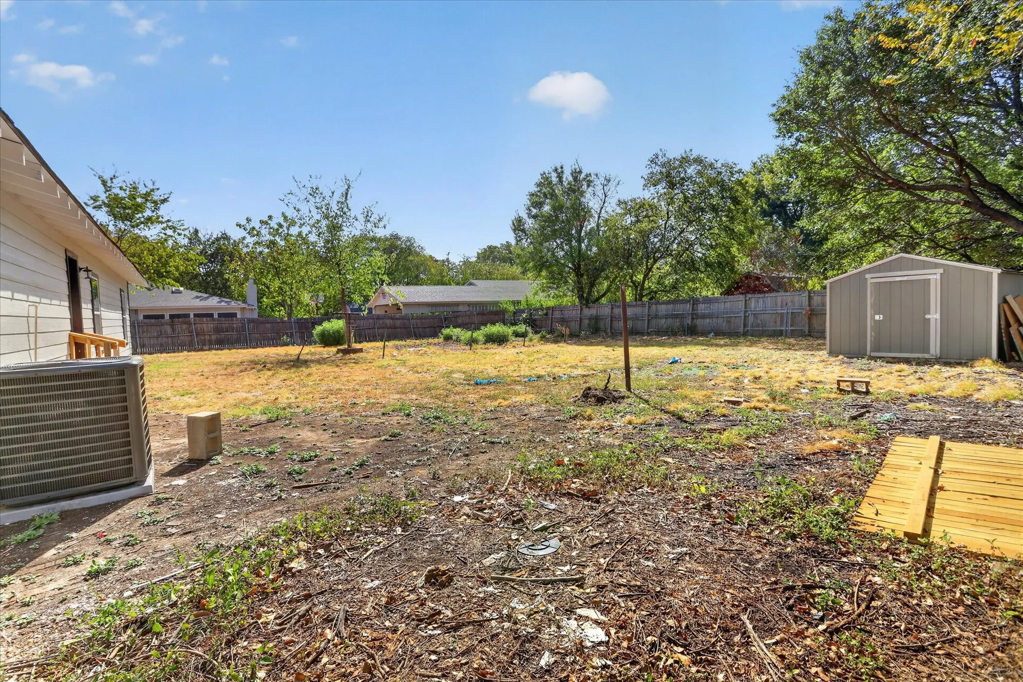 Single Family Residence For Sale in Tarrant County , 613 W Main Street, Crowley, Texas 76036, 4 Bedroom, 2 Bathroom, Garage spaces, 1,765 Sqft, built in 1958, mls#21364071, Real Estate Agent in Crowley, Homes For Sale in Tarrant county, Homes For Sale in Crowley, Realtor in Crowley Texas, Real Estate Brokerage Independent Realty Texas, Luminita Cordes Realtor