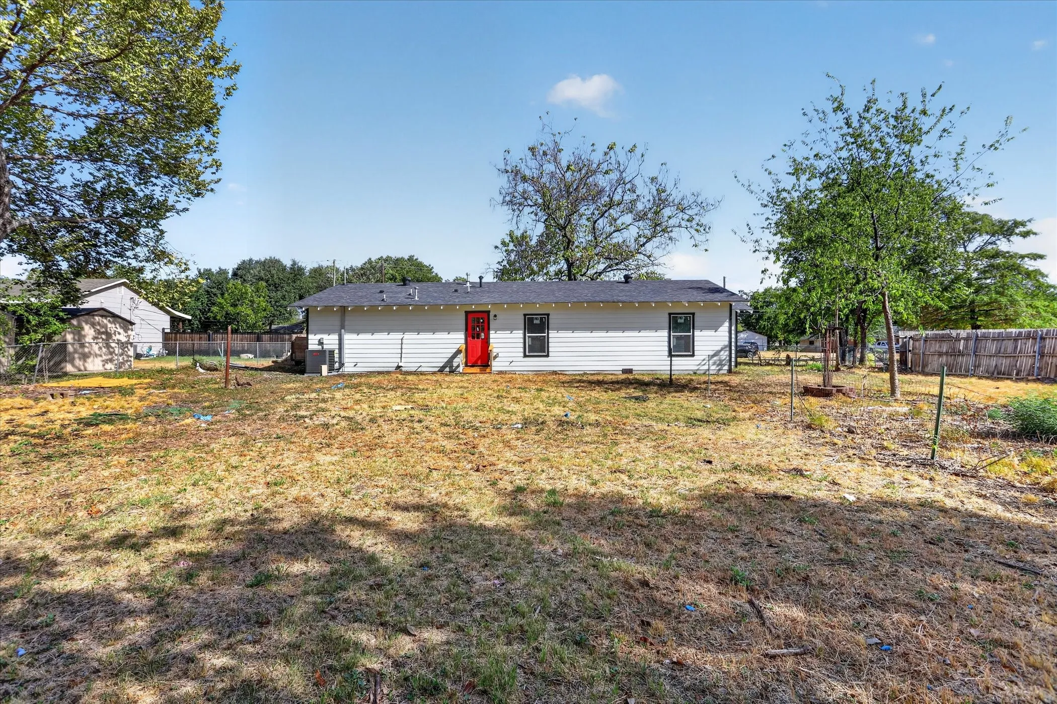 Single Family Residence For Sale in Tarrant County , 613 W Main Street, Crowley, Texas 76036, 4 Bedroom, 2 Bathroom, Garage spaces, 1,765 Sqft, built in 1958, mls#21364071, Real Estate Agent in Crowley, Homes For Sale in Tarrant county, Homes For Sale in Crowley, Realtor in Crowley Texas, Real Estate Brokerage Independent Realty Texas, Luminita Cordes Realtor