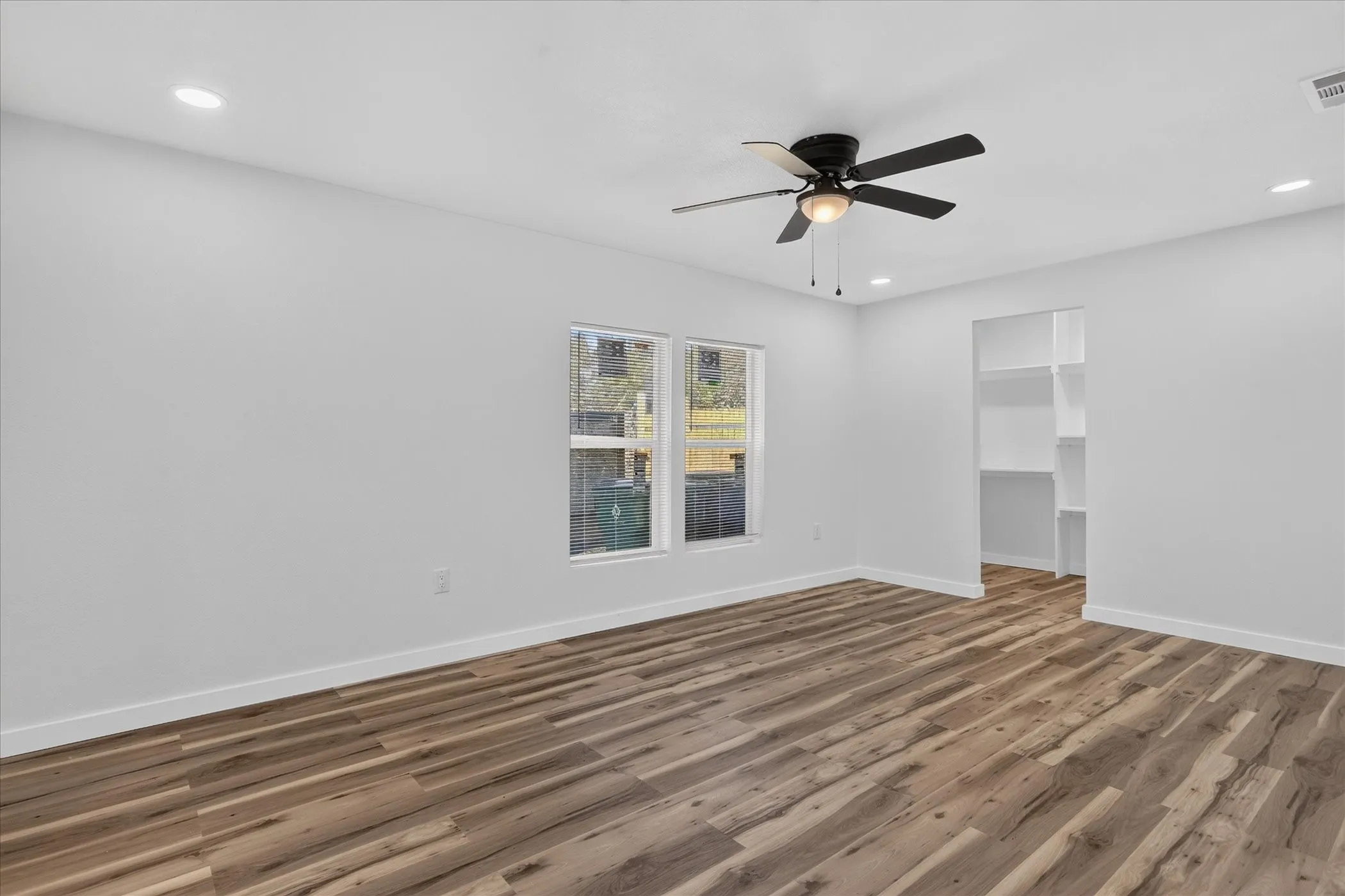 Single Family Residence For Sale in Tarrant County , 613 W Main Street, Crowley, Texas 76036, 4 Bedroom, 2 Bathroom, Garage spaces, 1,765 Sqft, built in 1958, mls#21364071, Real Estate Agent in Crowley, Homes For Sale in Tarrant county, Homes For Sale in Crowley, Realtor in Crowley Texas, Real Estate Brokerage Independent Realty Texas, Luminita Cordes Realtor