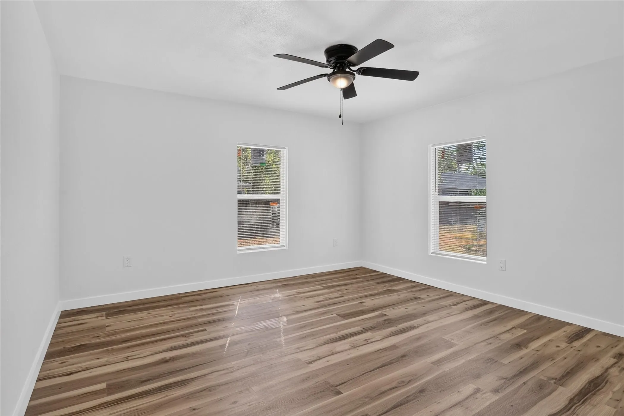 Single Family Residence For Sale in Tarrant County , 613 W Main Street, Crowley, Texas 76036, 4 Bedroom, 2 Bathroom, Garage spaces, 1,765 Sqft, built in 1958, mls#21364071, Real Estate Agent in Crowley, Homes For Sale in Tarrant county, Homes For Sale in Crowley, Realtor in Crowley Texas, Real Estate Brokerage Independent Realty Texas, Luminita Cordes Realtor