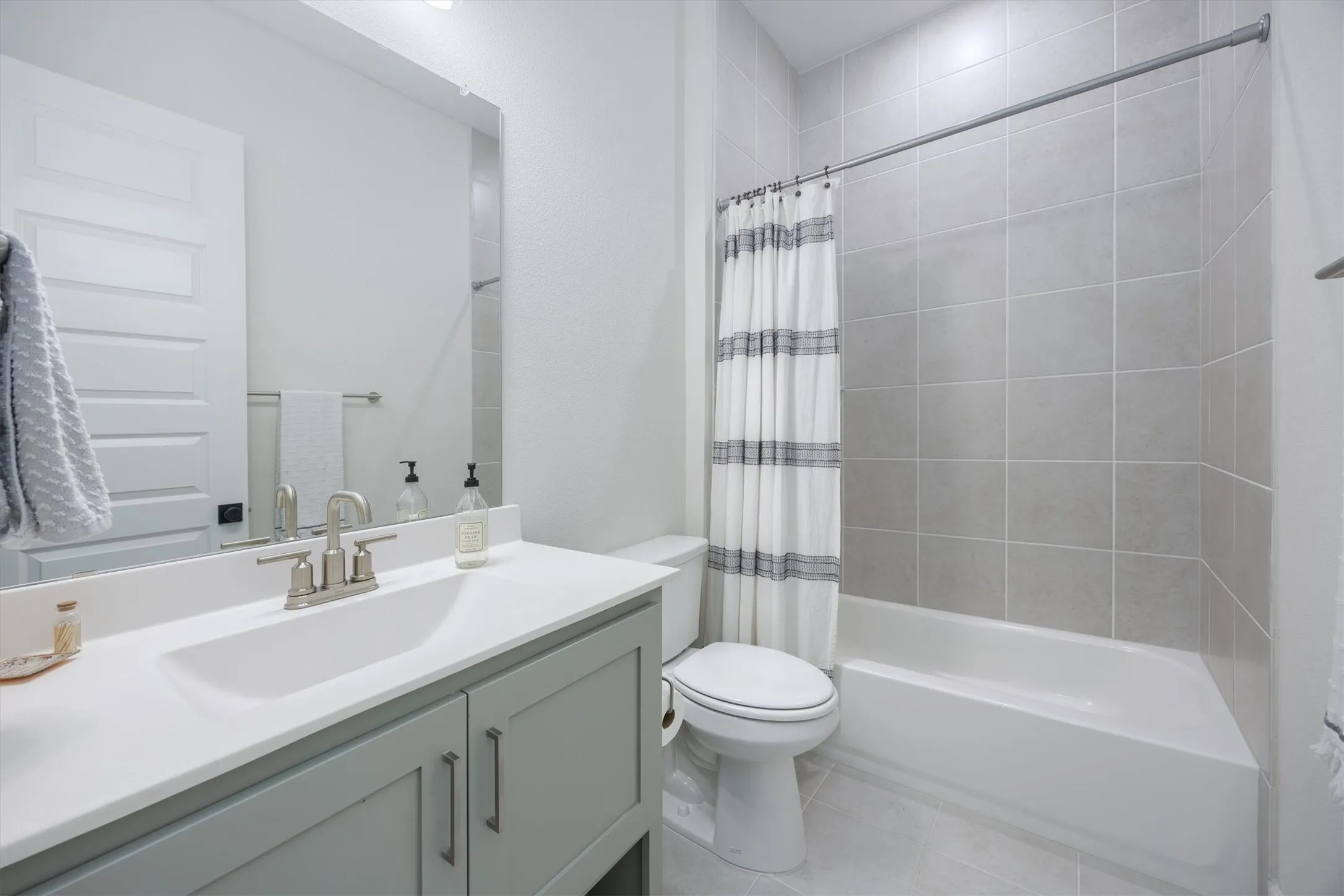 Hall bath located with the second bedroom