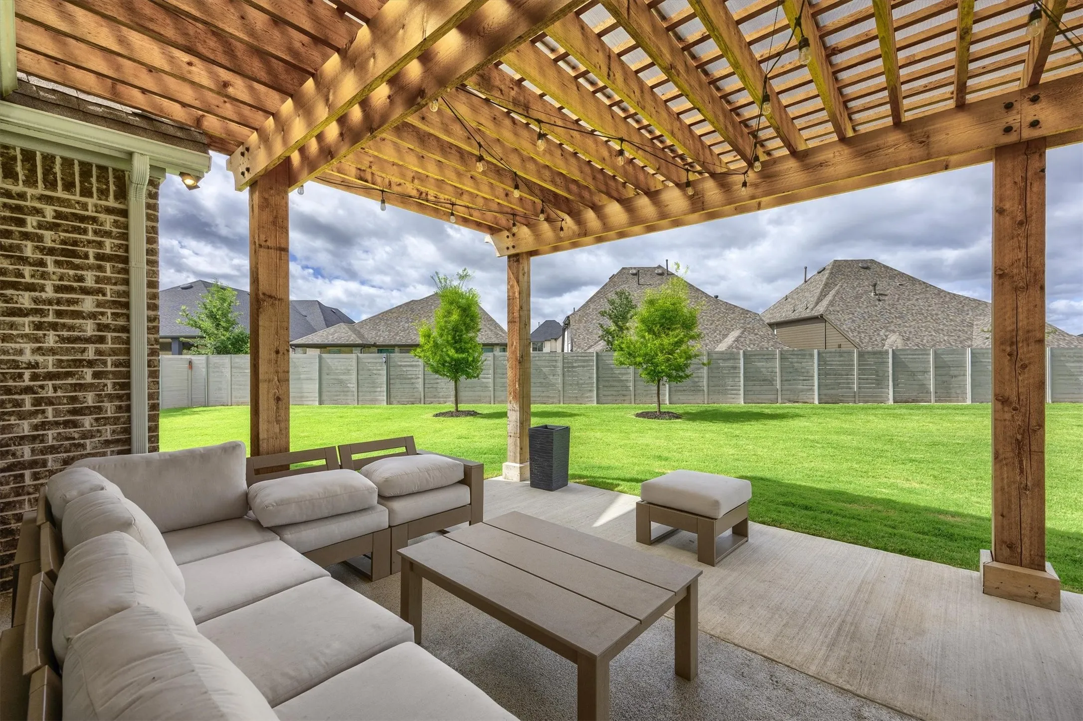 Spacious patio!
