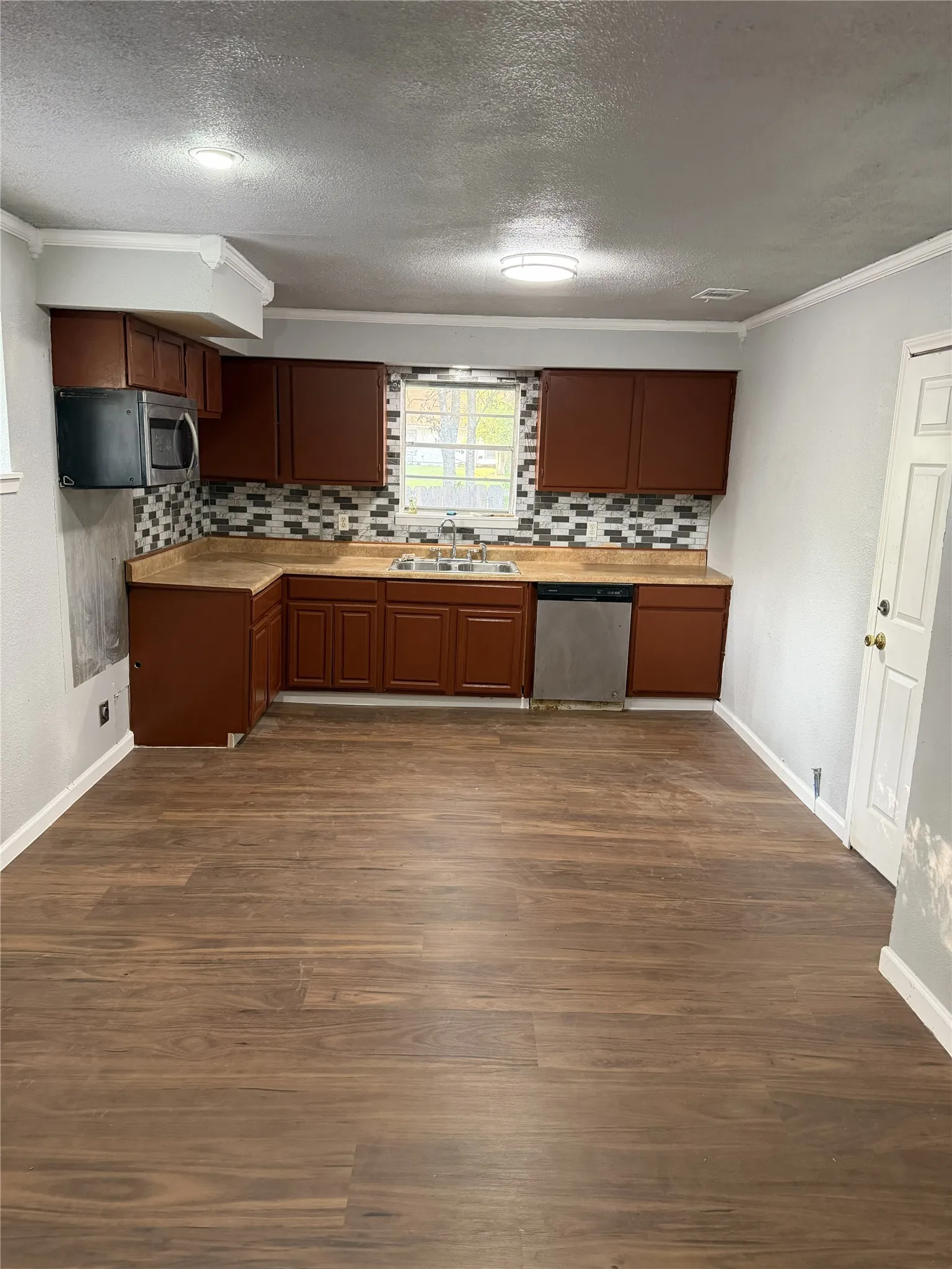 Single Family Residence For Sale in Hunt County , 1211 Wolfe City Drive, Greenville, Texas 75401, 3 Bedroom, 2 Bathroom, 1 Garage spaces, 1,308 Sqft, built in 1975, mls#21364672, Real Estate Agent in Greenville, Homes For Sale in Hunt county, Homes For Sale in Greenville, Realtor in Greenville Texas, Real Estate Brokerage Independent Realty Texas, Luminita Cordes Realtor
