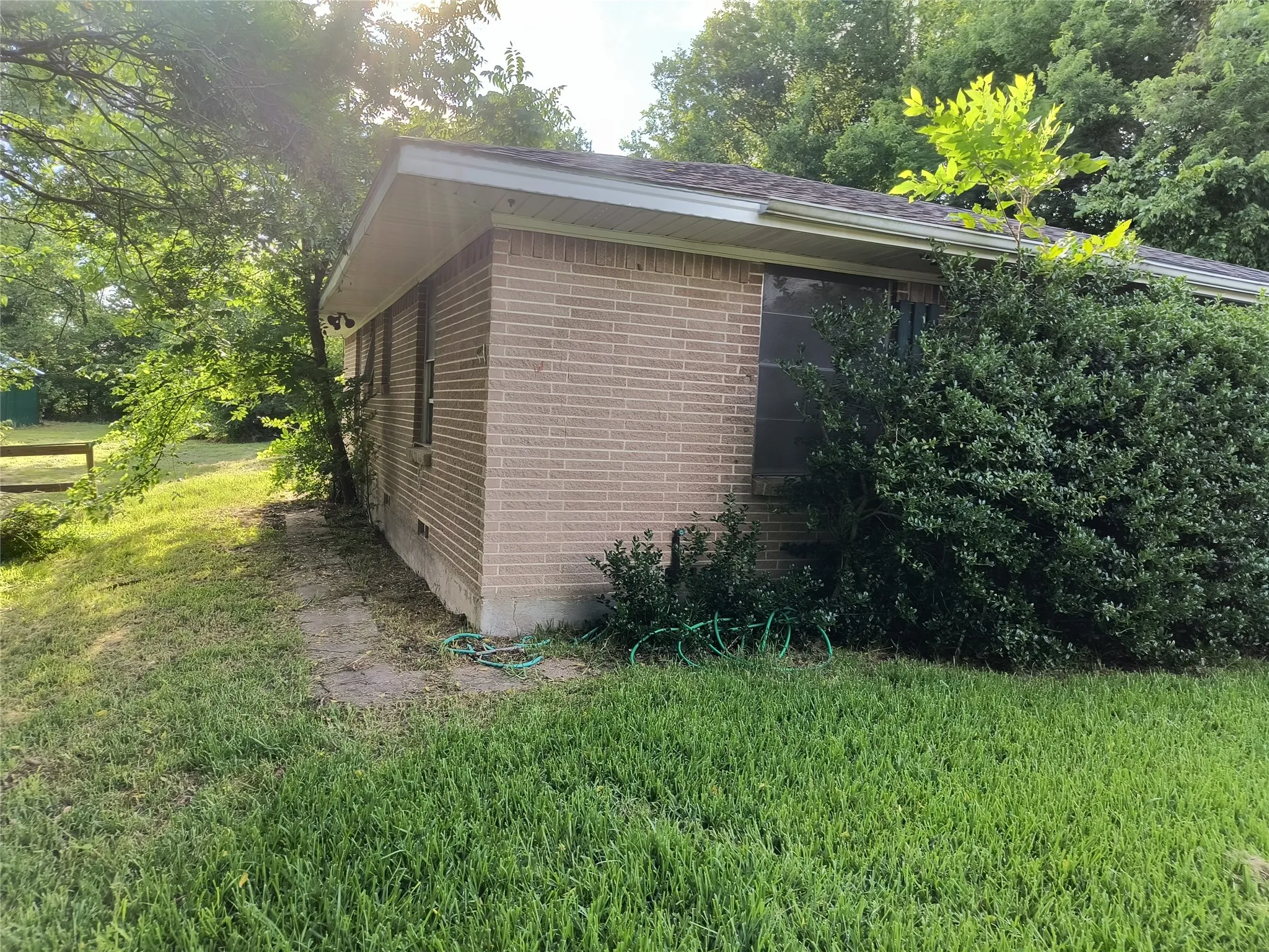 Single Family Residence For Sale in Hunt County , 1211 Wolfe City Drive, Greenville, Texas 75401, 3 Bedroom, 2 Bathroom, 1 Garage spaces, 1,308 Sqft, built in 1975, mls#21364672, Real Estate Agent in Greenville, Homes For Sale in Hunt county, Homes For Sale in Greenville, Realtor in Greenville Texas, Real Estate Brokerage Independent Realty Texas, Luminita Cordes Realtor
