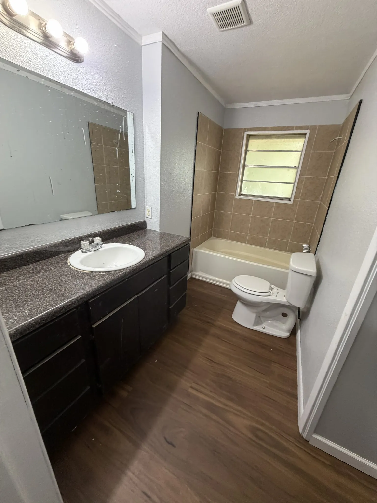 Single Family Residence For Sale in Hunt County , 1211 Wolfe City Drive, Greenville, Texas 75401, 3 Bedroom, 2 Bathroom, 1 Garage spaces, 1,308 Sqft, built in 1975, mls#21364672, Real Estate Agent in Greenville, Homes For Sale in Hunt county, Homes For Sale in Greenville, Realtor in Greenville Texas, Real Estate Brokerage Independent Realty Texas, Luminita Cordes Realtor