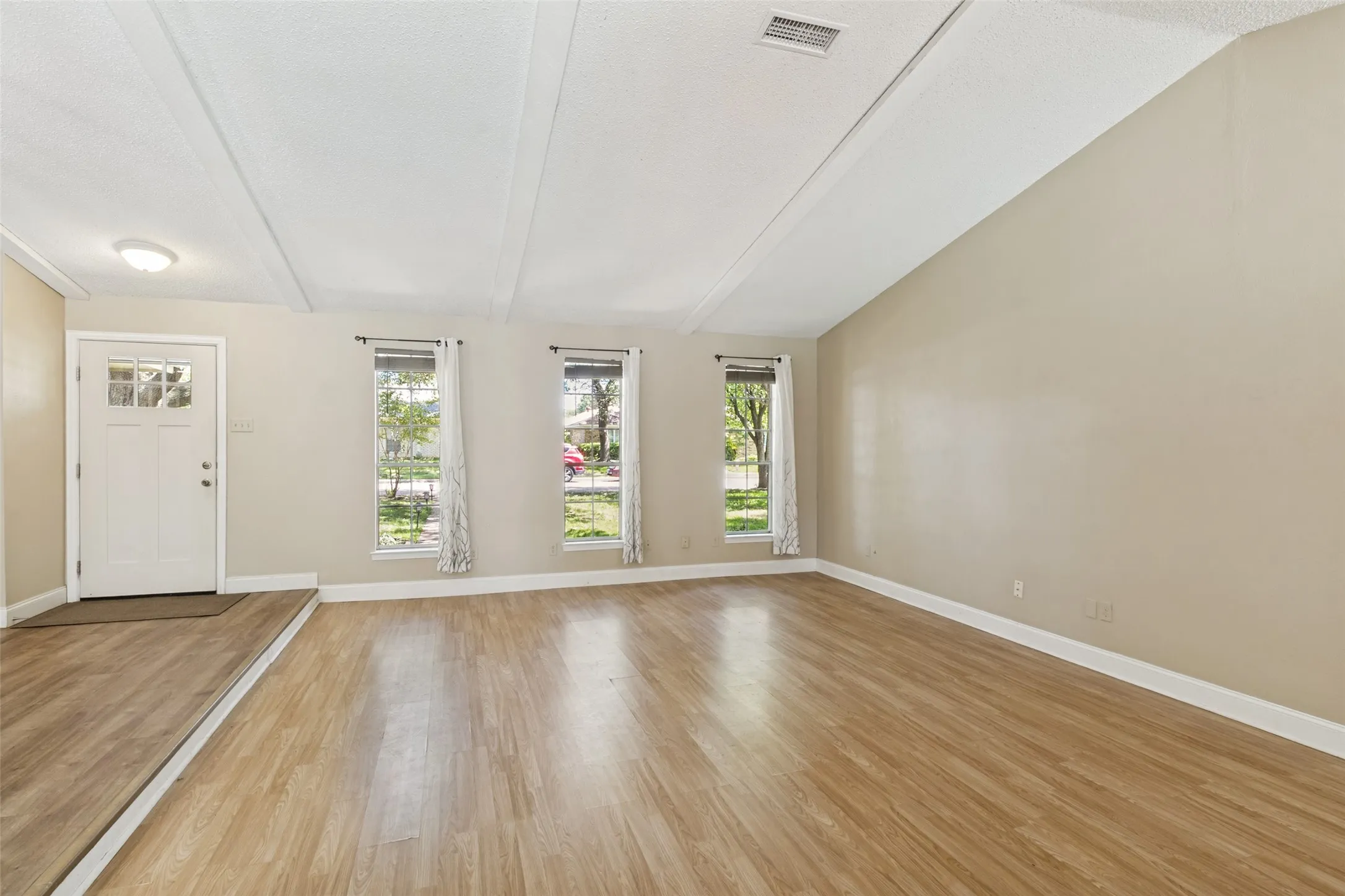 Single Family Residence For Sale in Dallas County , 1818 Trowbridge Street, Garland, Texas 75044, 3 Bedroom, 2 Bathroom, Garage spaces, 2,043 Sqft, built in 1979, mls#21364689, Real Estate Agent in Garland, Homes For Sale in Dallas county, Homes For Sale in Garland, Realtor in Garland Texas, Real Estate Brokerage Independent Realty Texas, Luminita Cordes Realtor